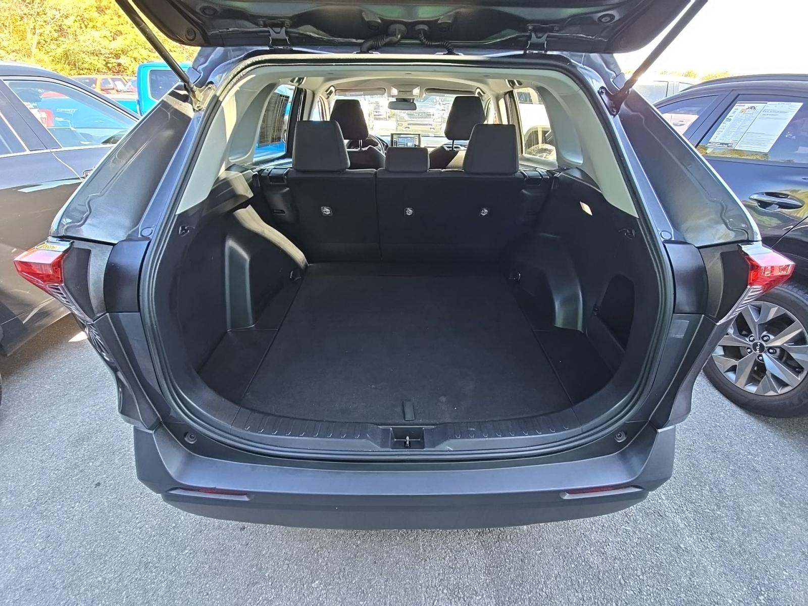 2022 Toyota RAV4 LE FWD