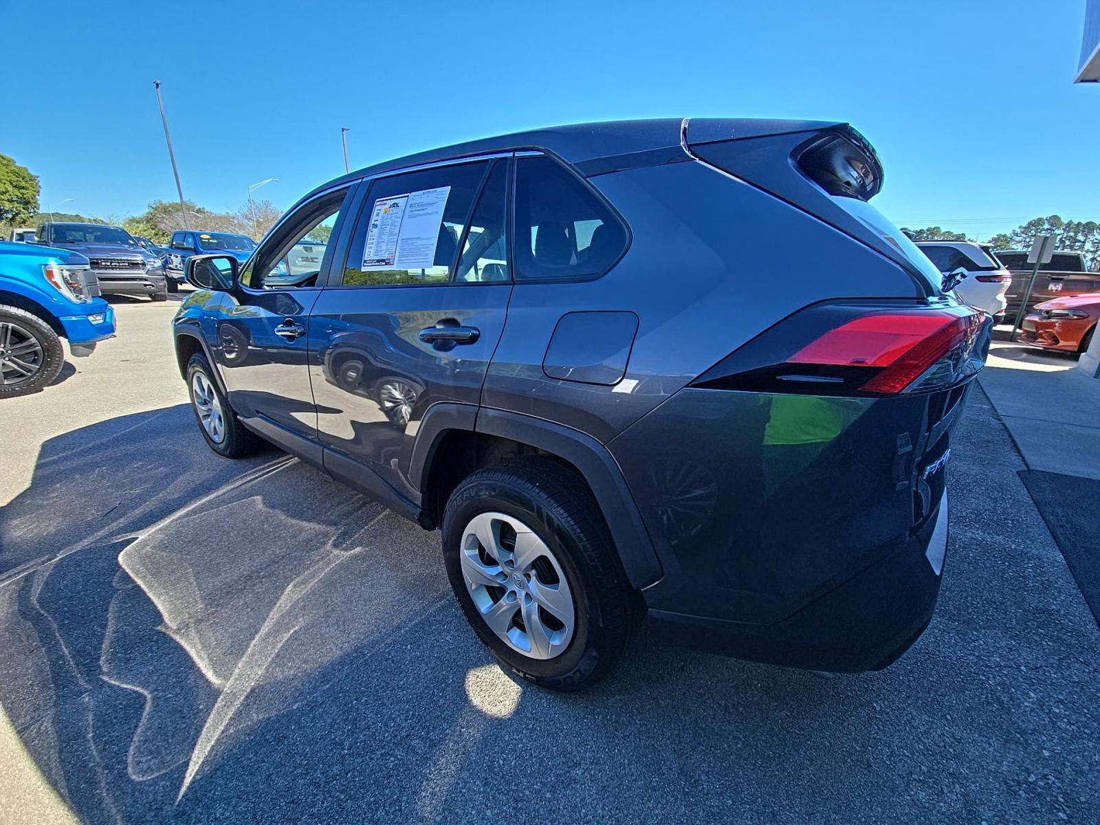 2022 Toyota RAV4 LE FWD