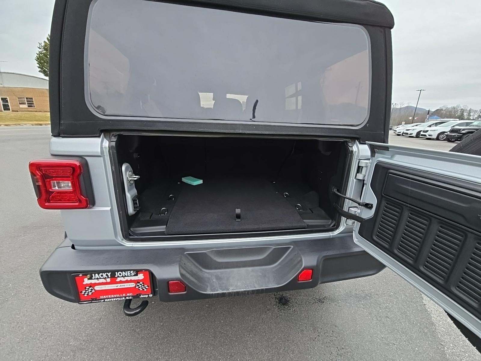 2024 Jeep Wrangler Sahara AWD