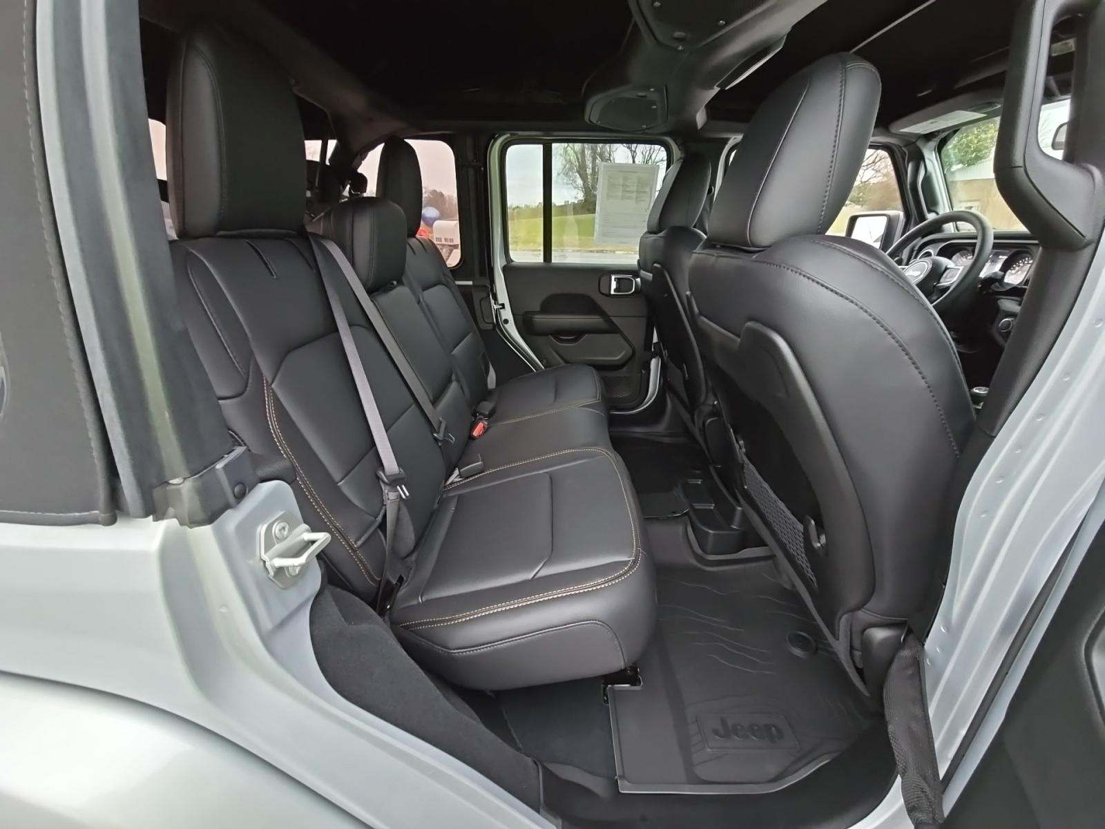 2024 Jeep Wrangler Sahara AWD