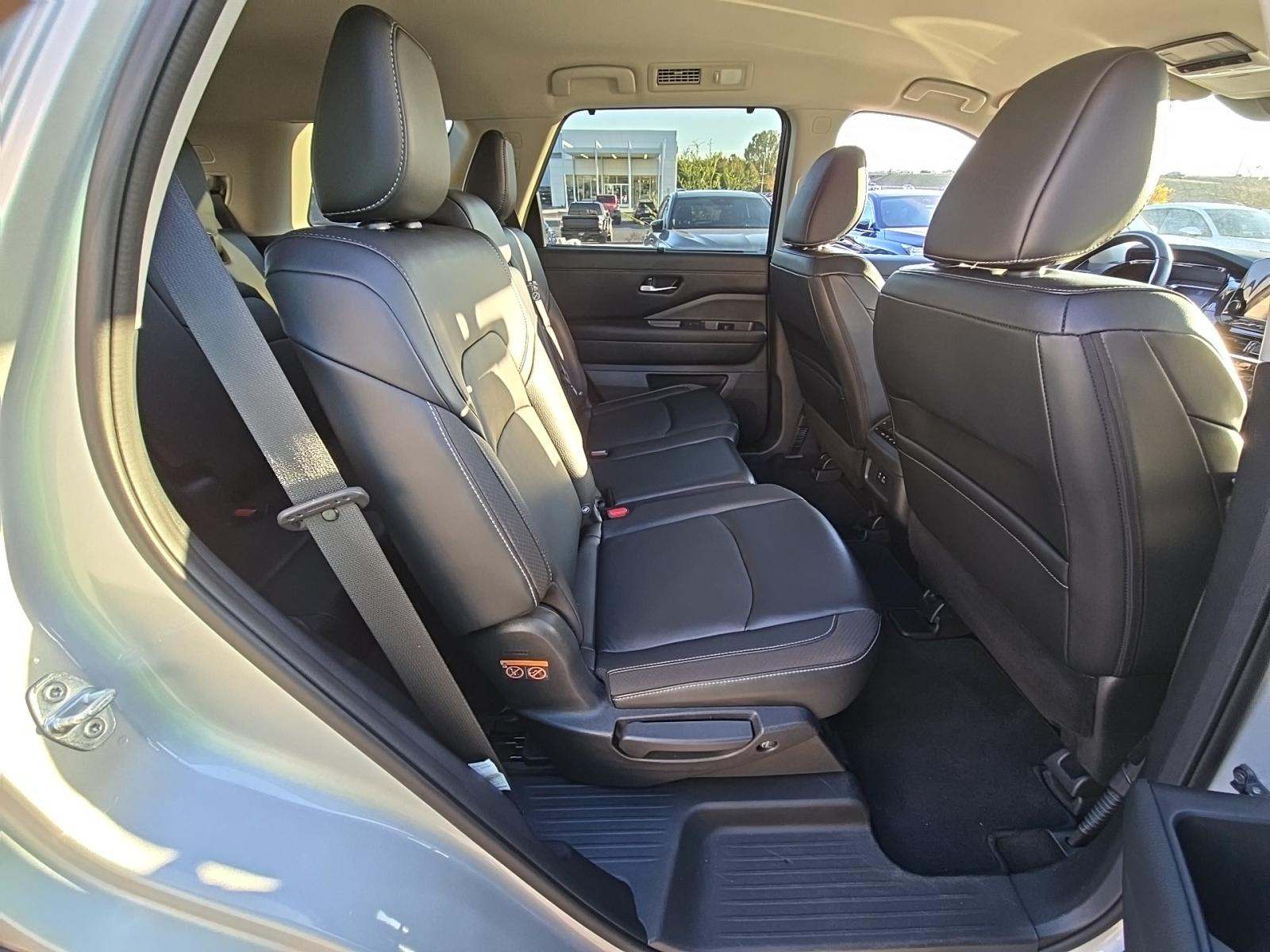 2023 Nissan Pathfinder SL AWD