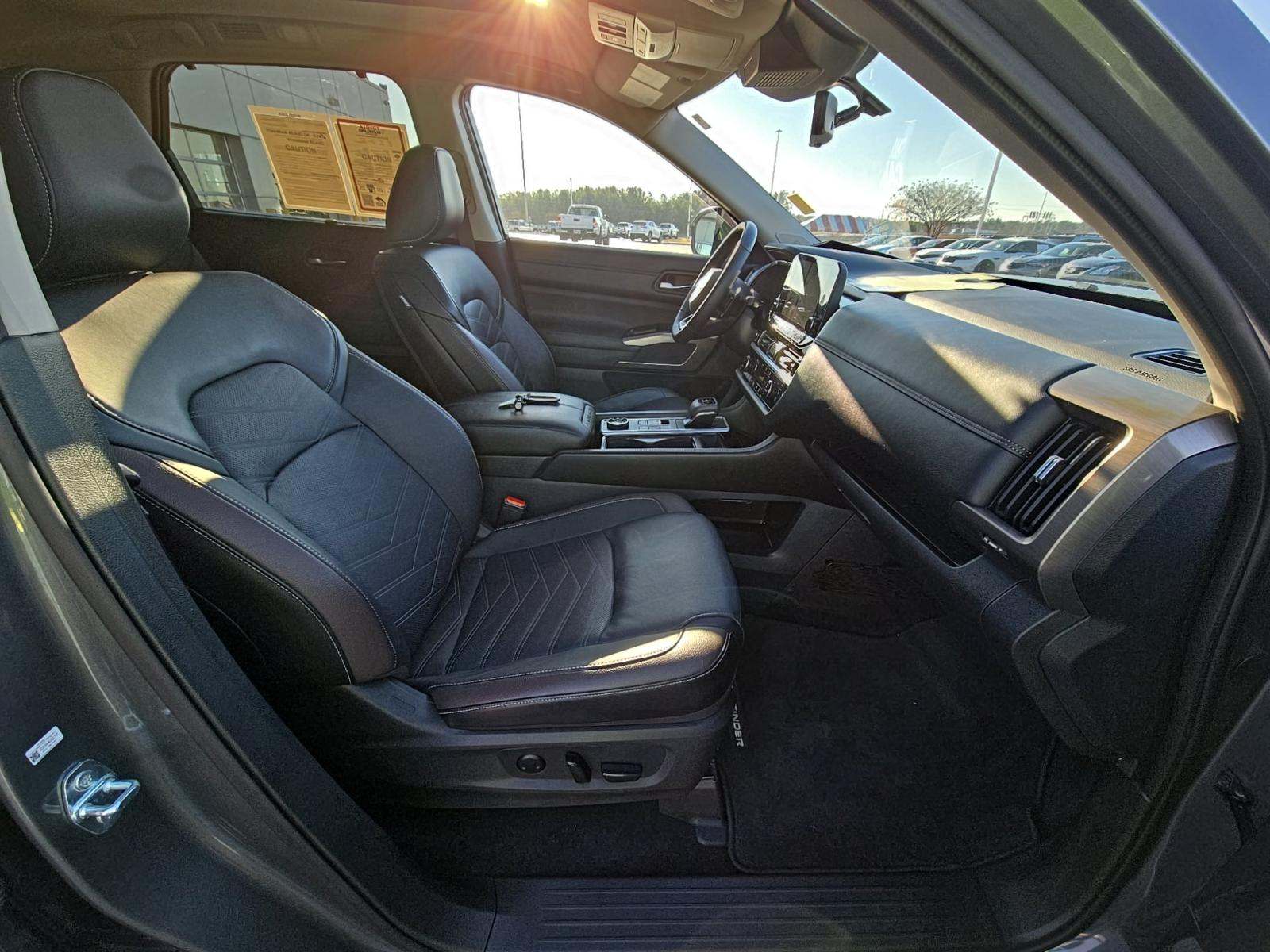 2024 Nissan Pathfinder Platinum AWD