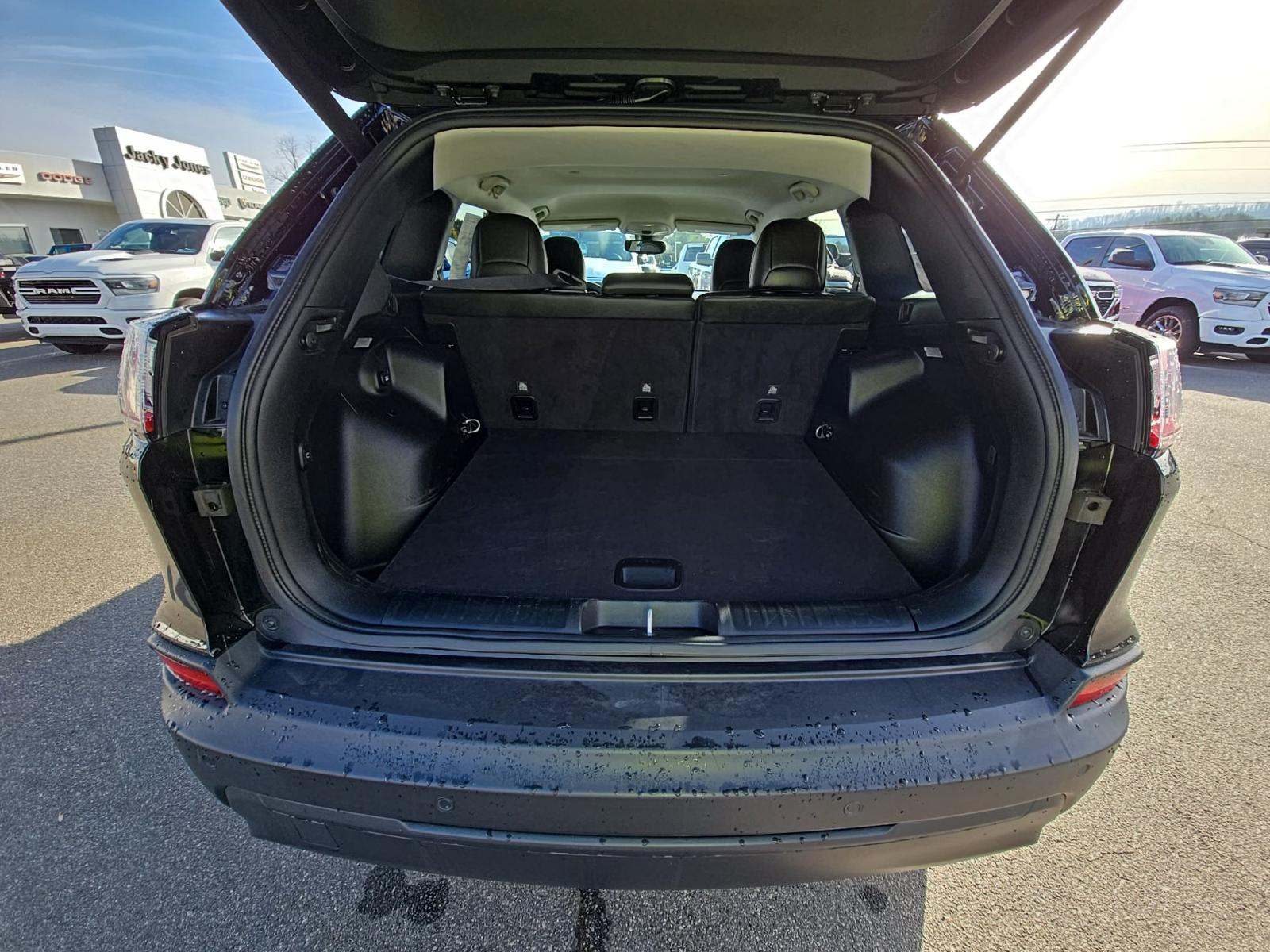 2023 Jeep Cherokee Altitude Lux AWD