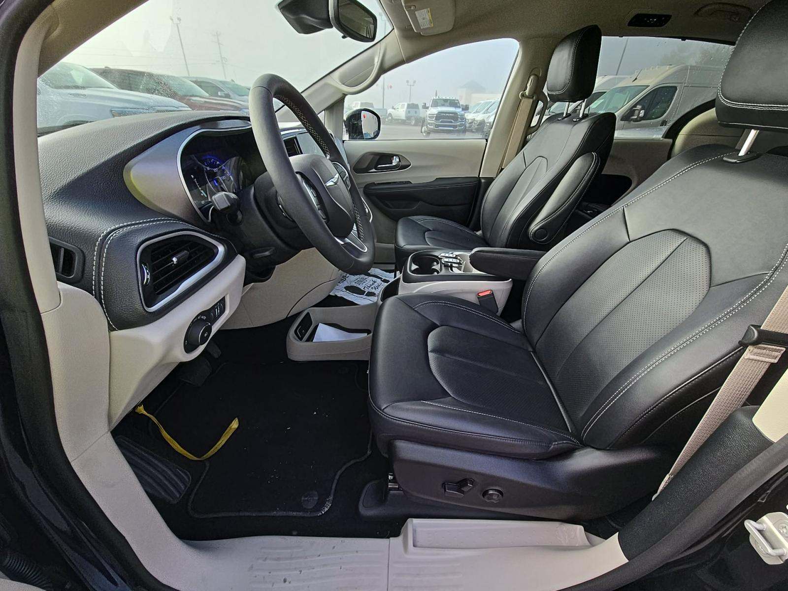 2024 Chrysler Pacifica Touring L FWD