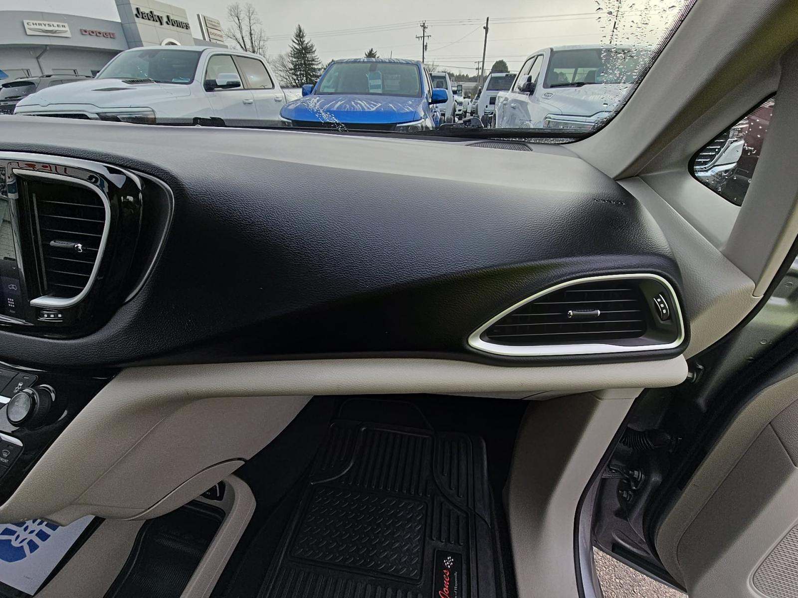 2021 Chrysler Pacifica Touring L FWD