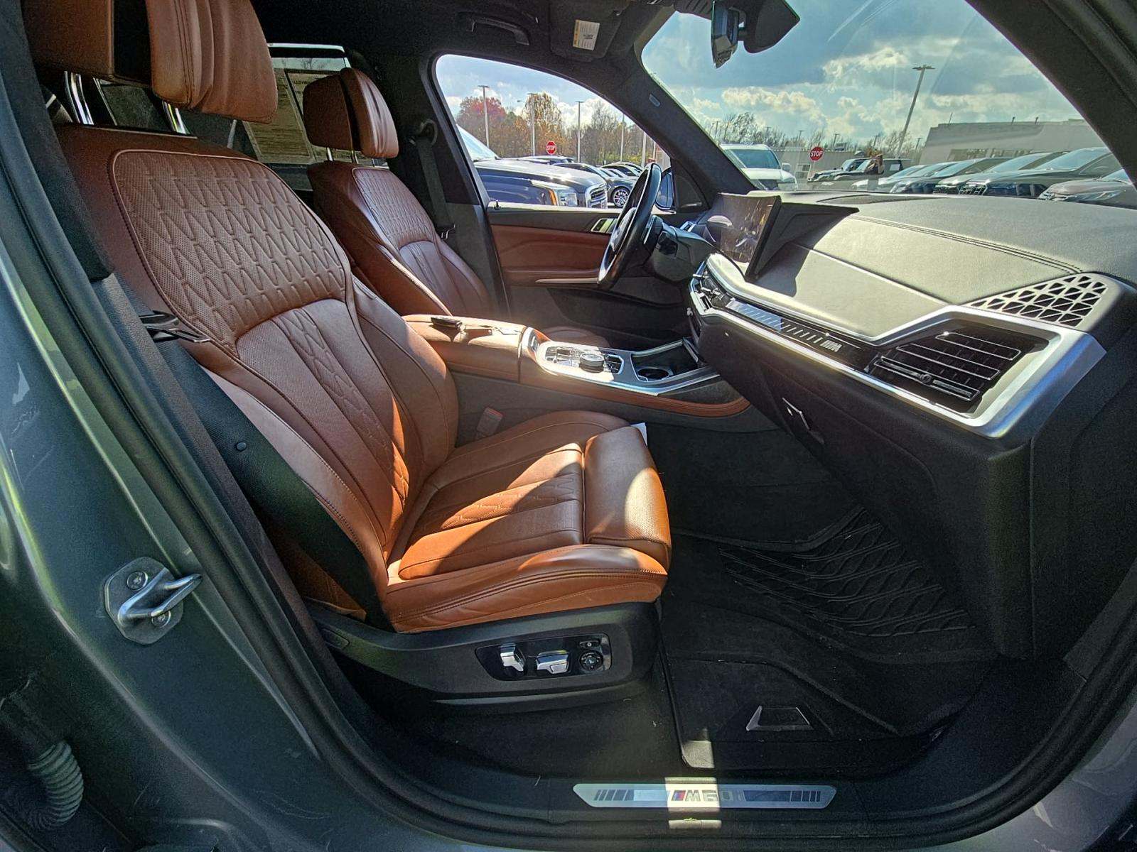 2023 BMW X7 M60i AWD