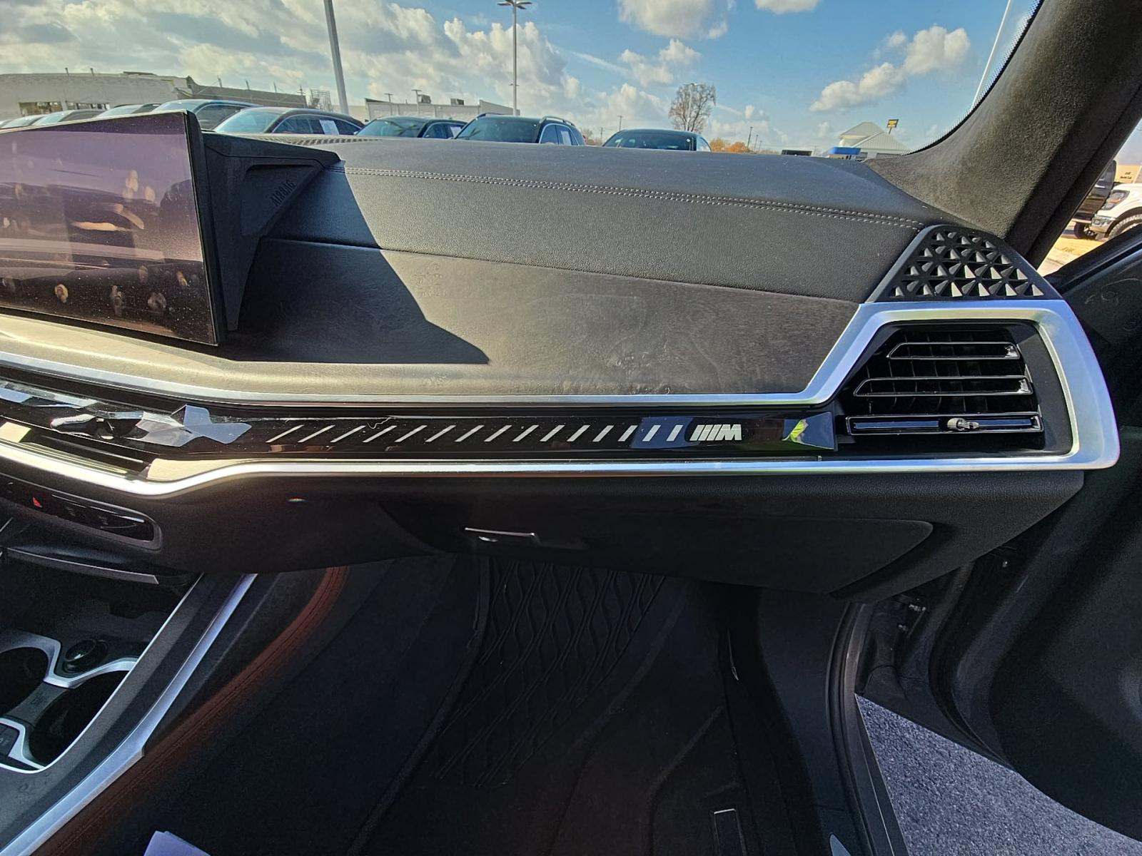 2023 BMW X7 M60i AWD