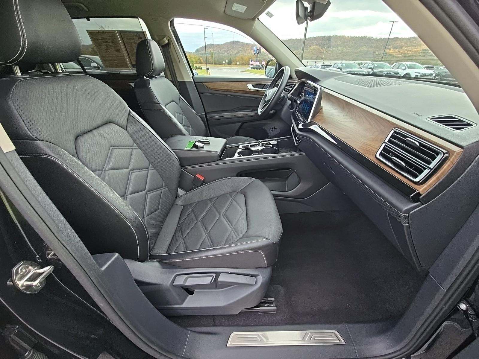 2025 Volkswagen Atlas 2.0T SE FWD