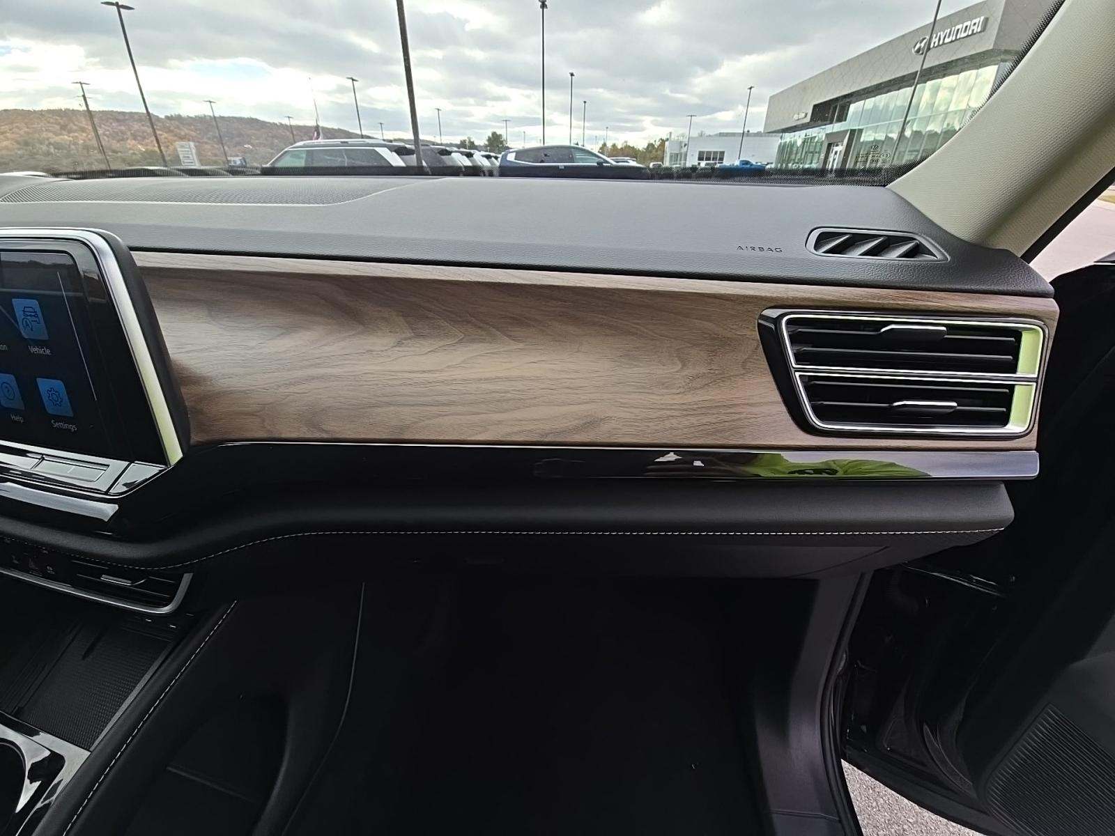 2025 Volkswagen Atlas 2.0T SE FWD