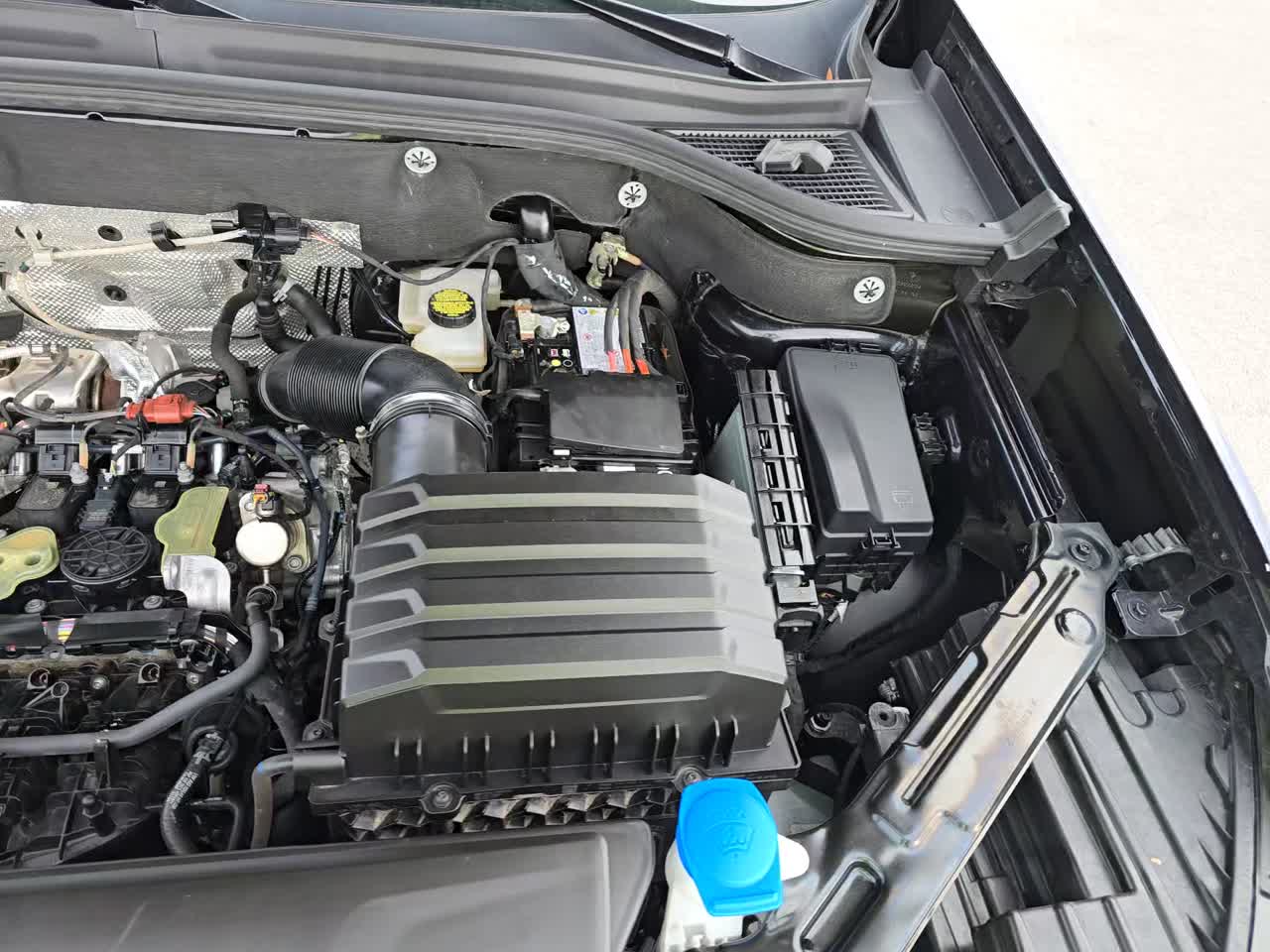 2025 Volkswagen Atlas 2.0T SE FWD