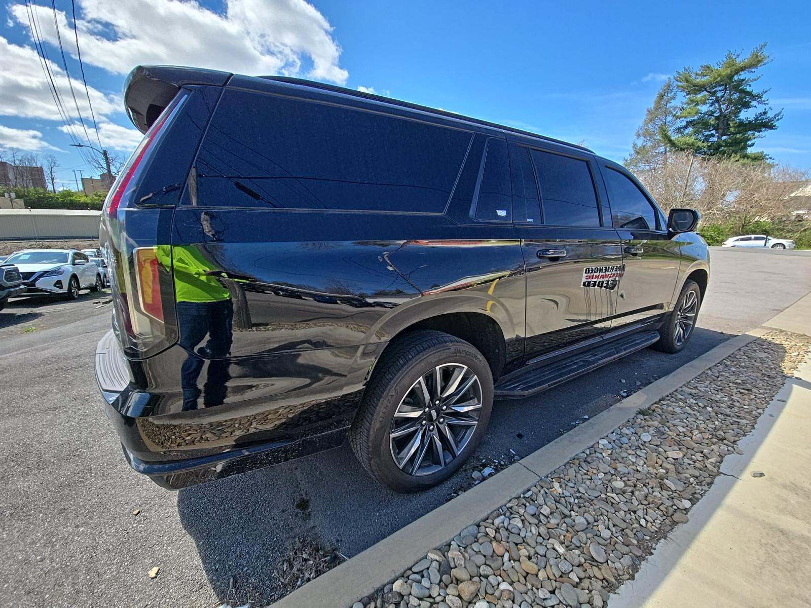 2023 Cadillac Escalade ESV Sport AWD