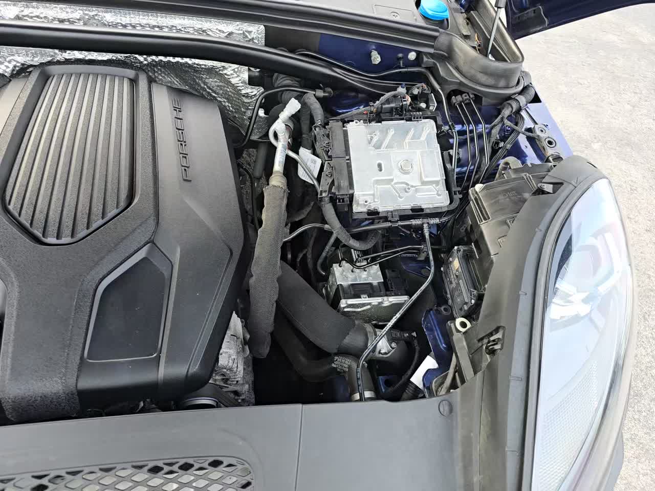 2024 Porsche Macan T AWD