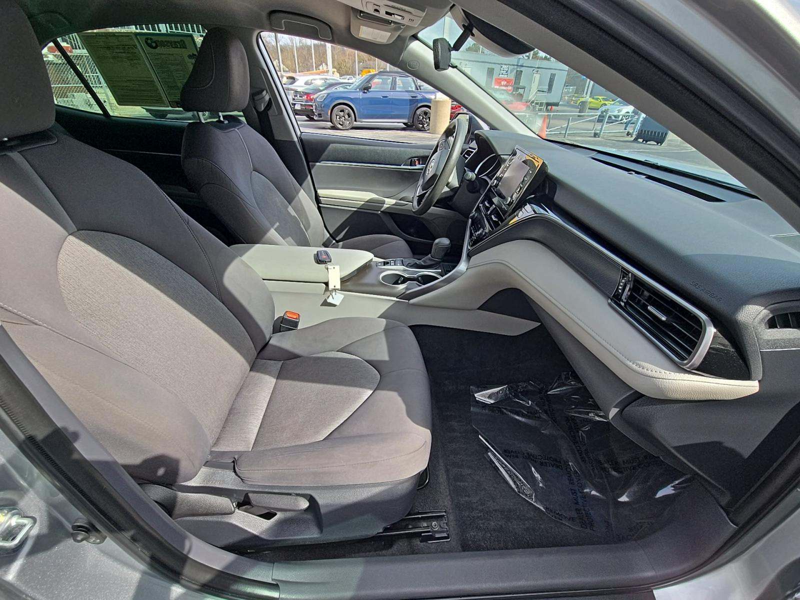 2022 Toyota Camry Hybrid LE FWD