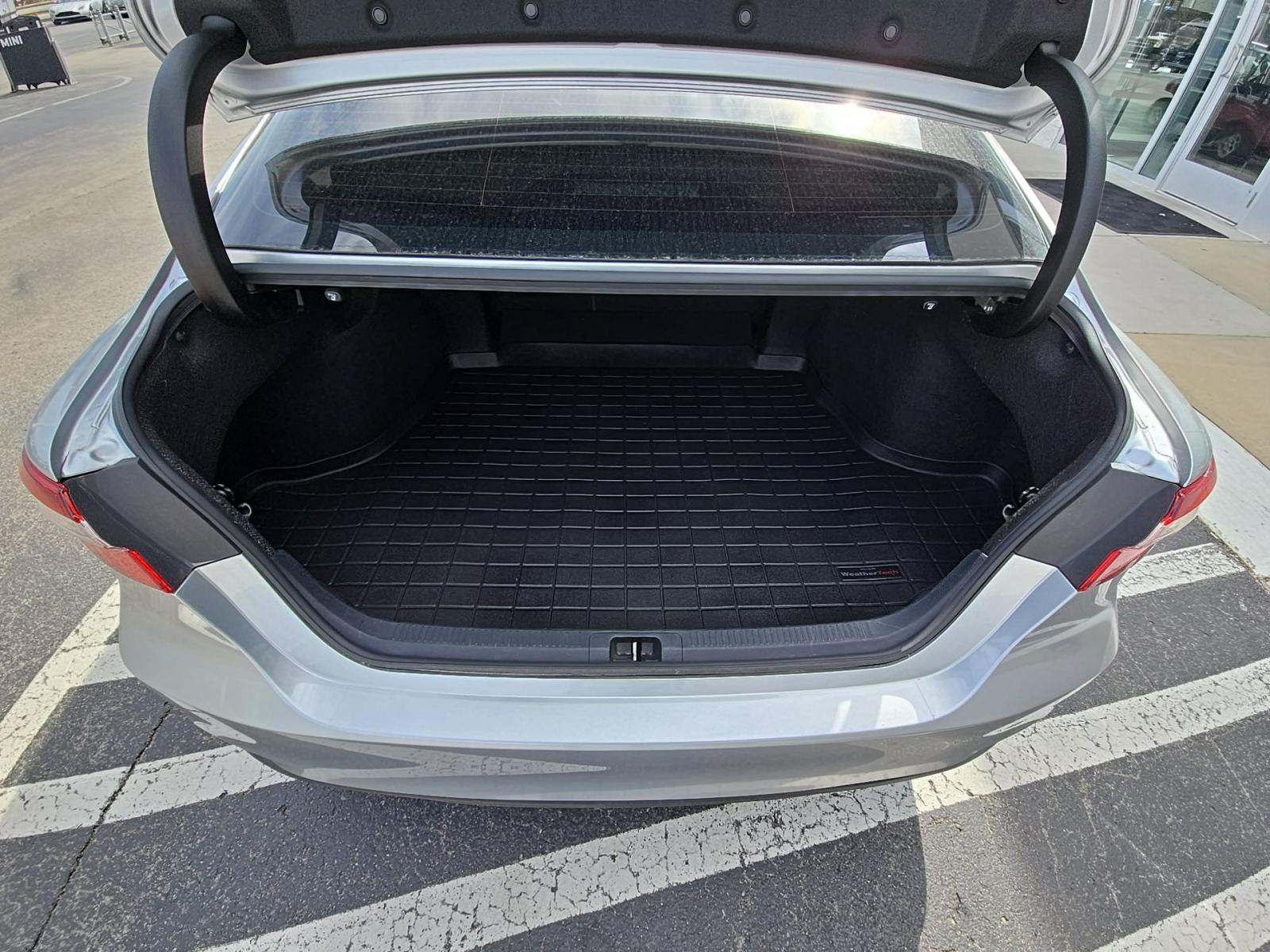 2022 Toyota Camry Hybrid LE FWD