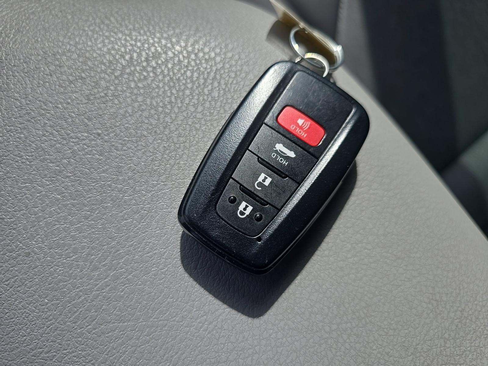 2022 Toyota Camry Hybrid LE FWD