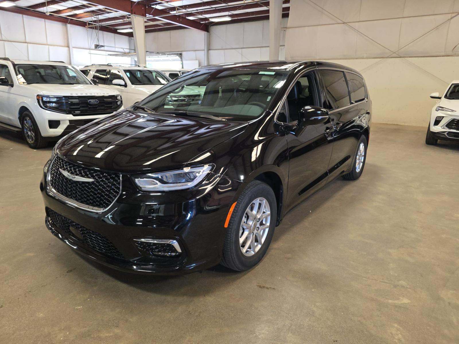 CHRYSLER PACIFICA - 1