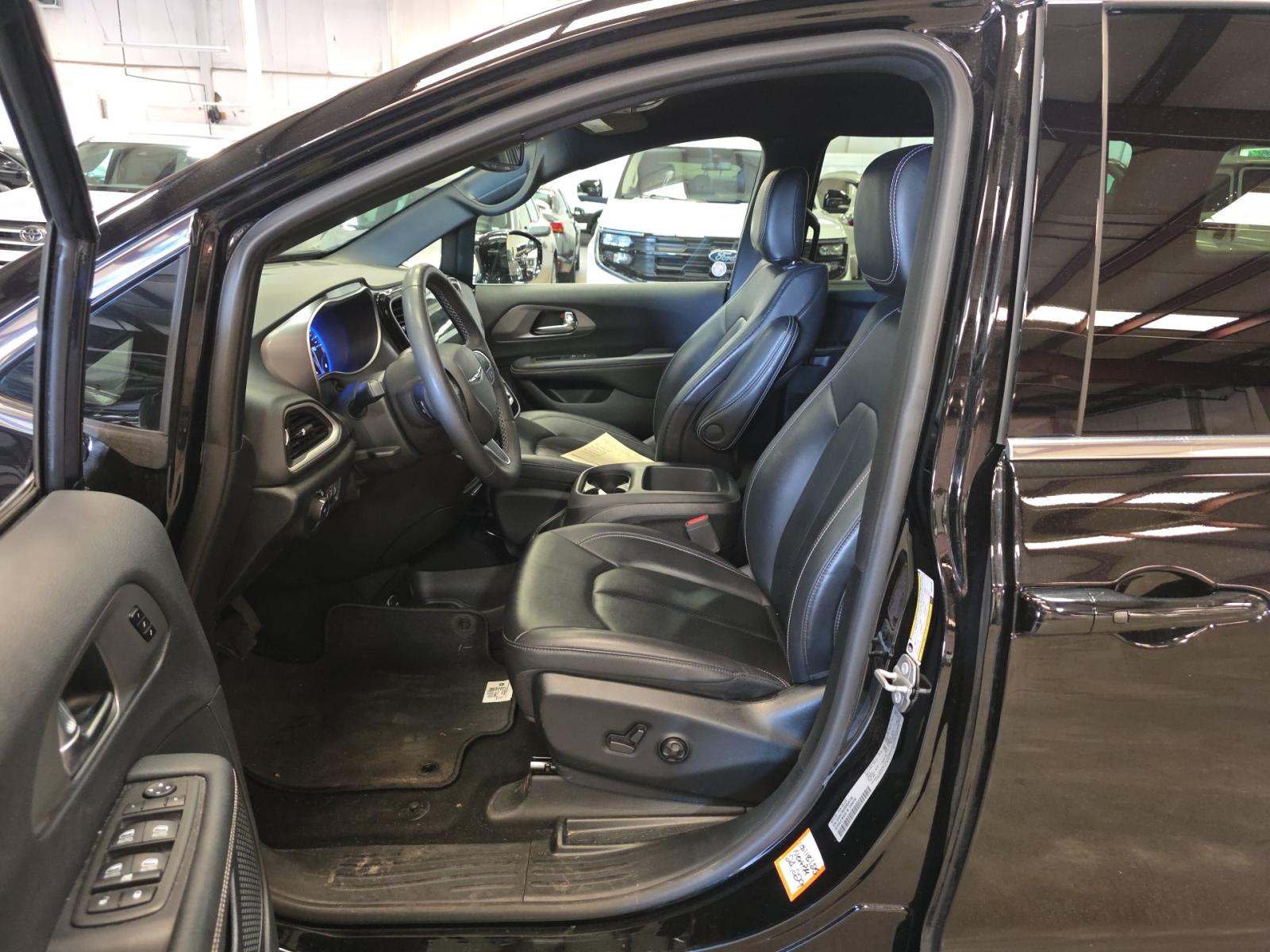 CHRYSLER PACIFICA - 6