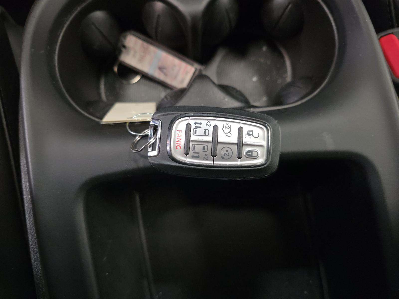 CHRYSLER PACIFICA - 8