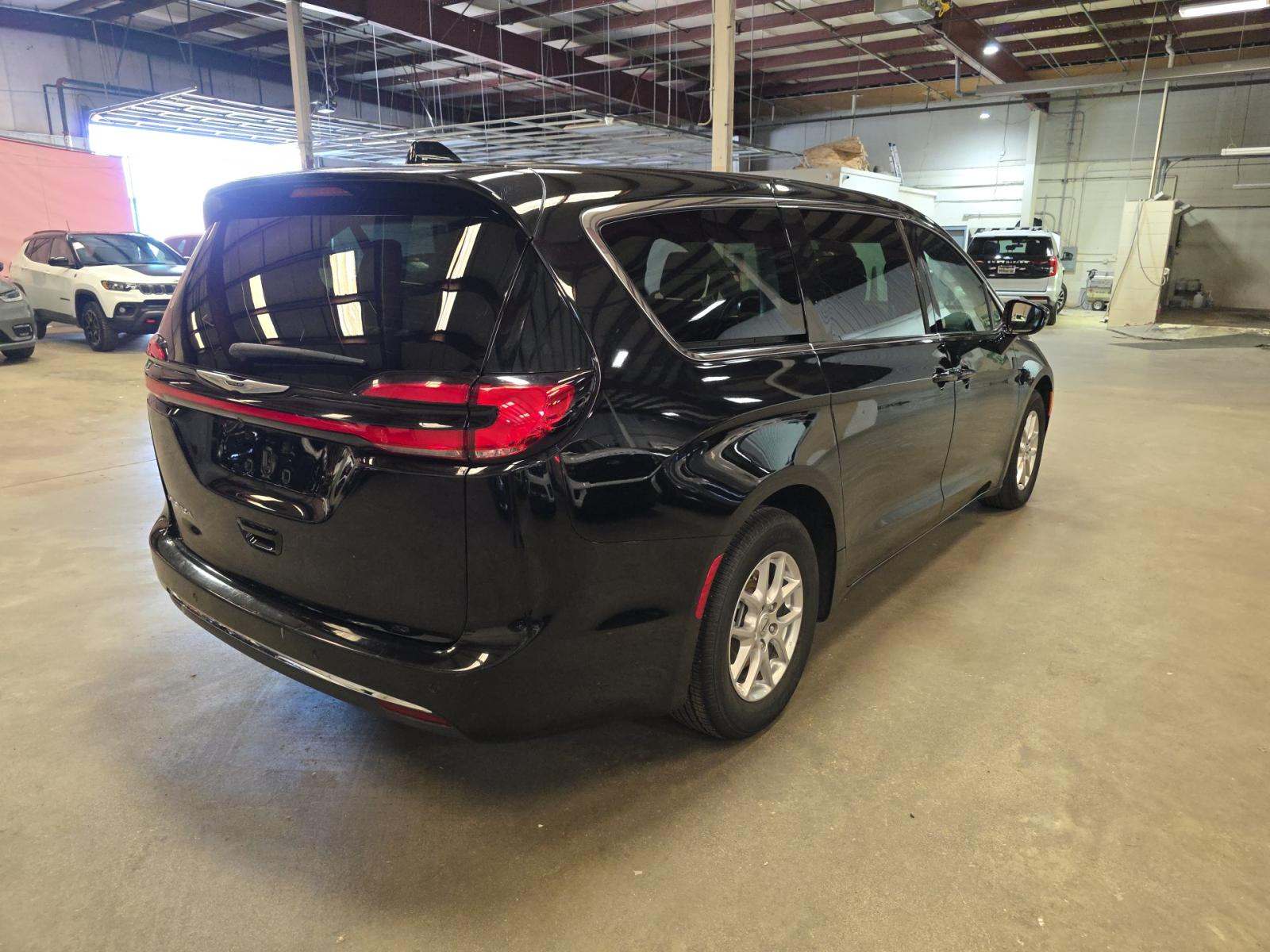CHRYSLER PACIFICA - 3