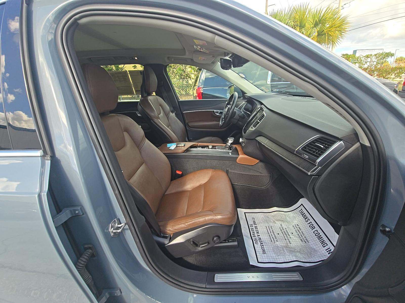 2020 Volvo XC90 T6 Momentum AWD