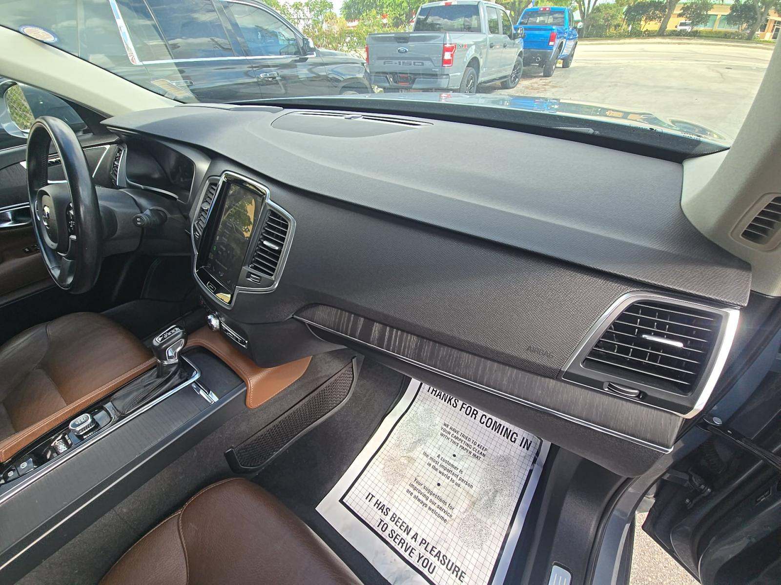 2020 Volvo XC90 T6 Momentum AWD