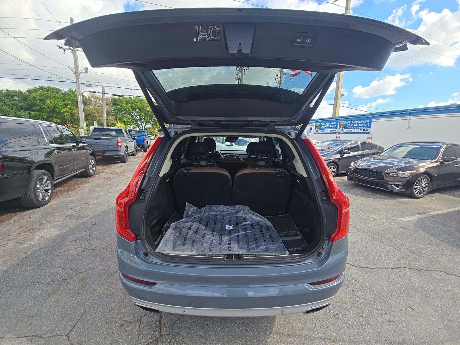 2020 Volvo XC90 T6 Momentum AWD