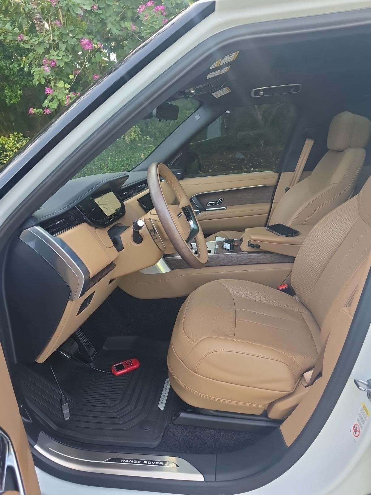 2025 Land Rover Range Rover SE LWB AWD