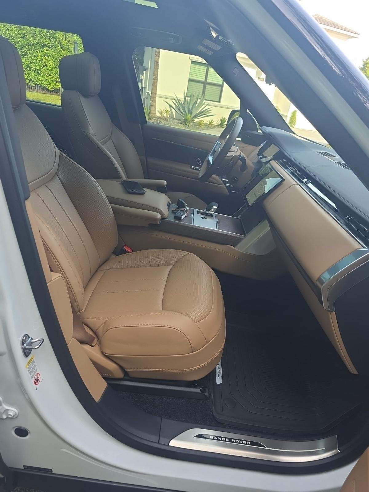 2025 Land Rover Range Rover SE LWB AWD