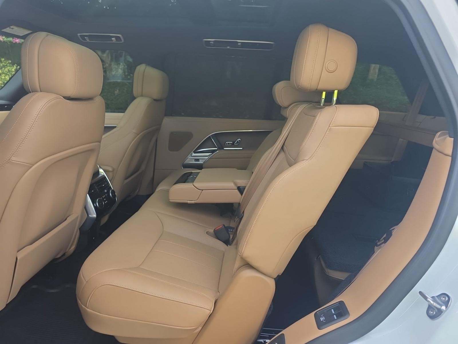 2025 Land Rover Range Rover SE LWB AWD