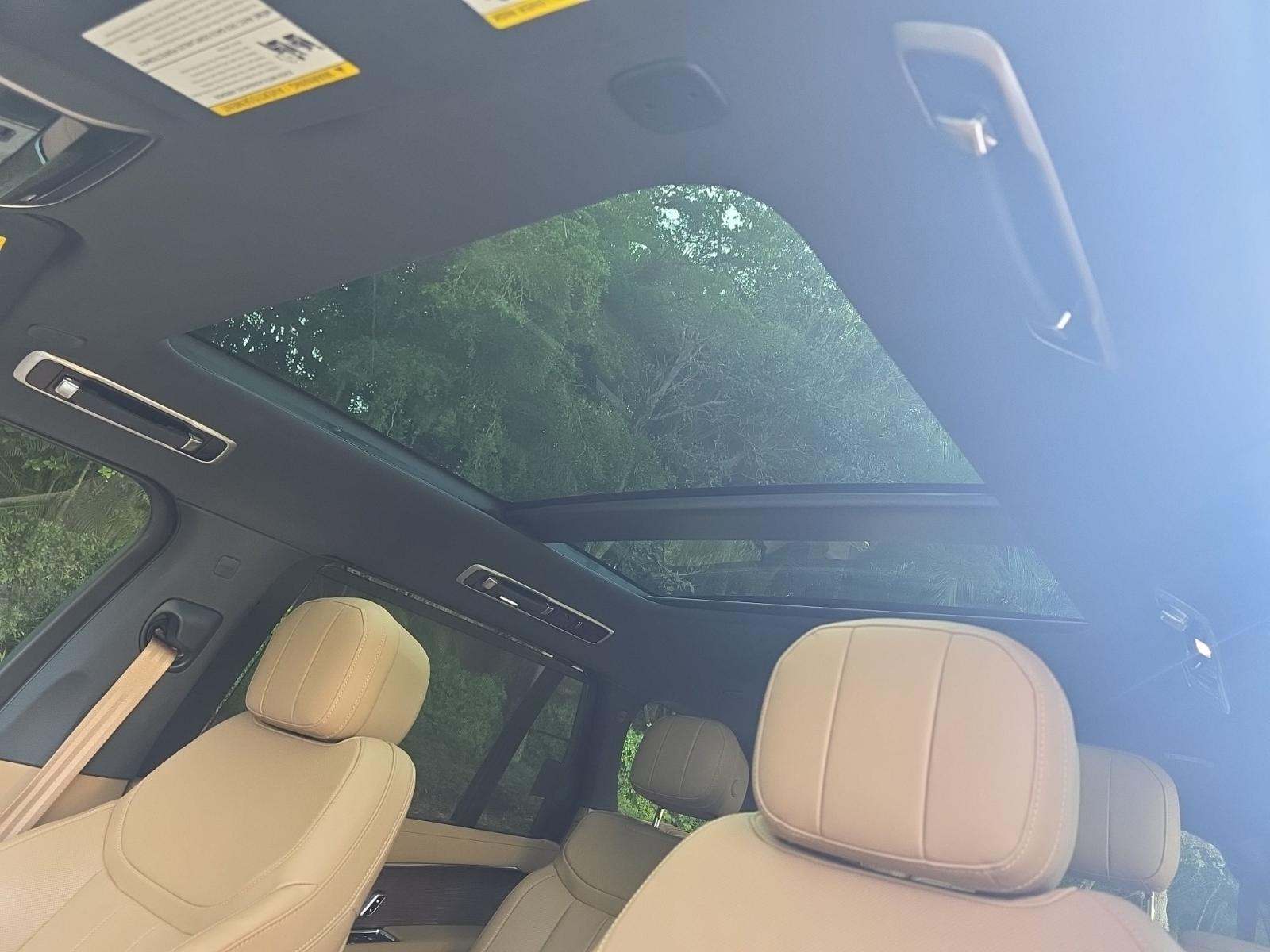 2025 Land Rover Range Rover SE LWB AWD