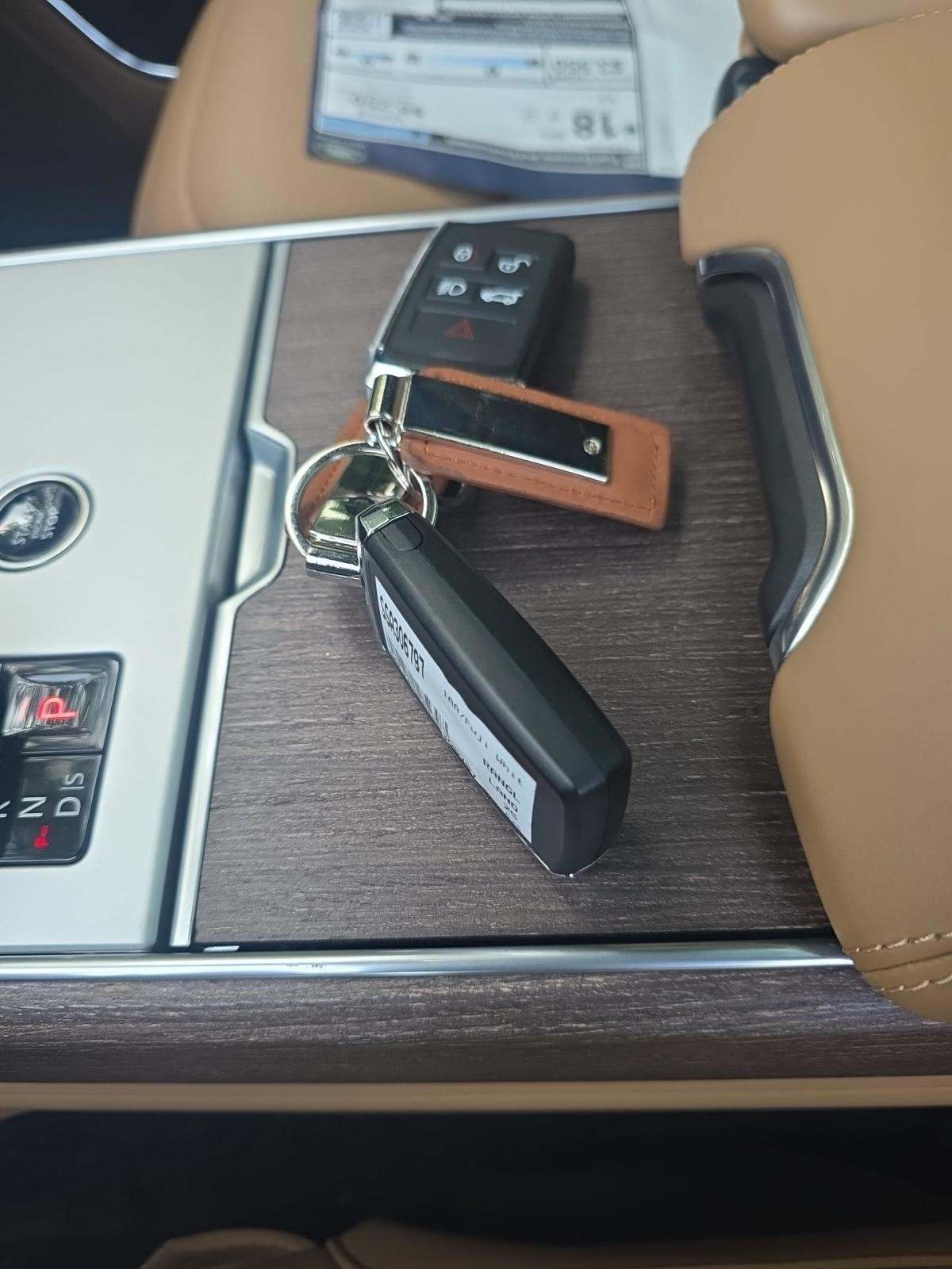 2025 Land Rover Range Rover SE LWB AWD