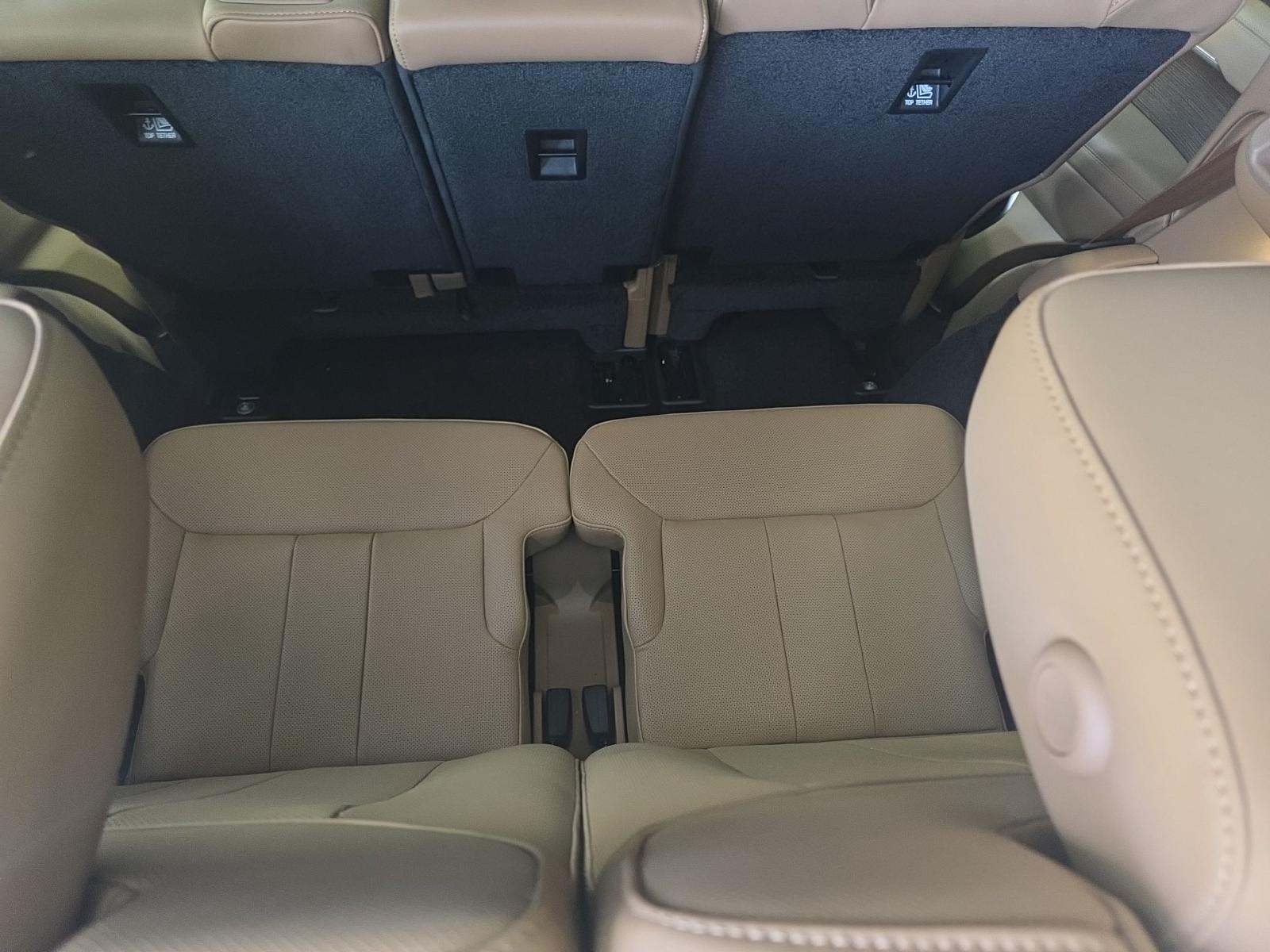 2025 Land Rover Range Rover SE LWB AWD