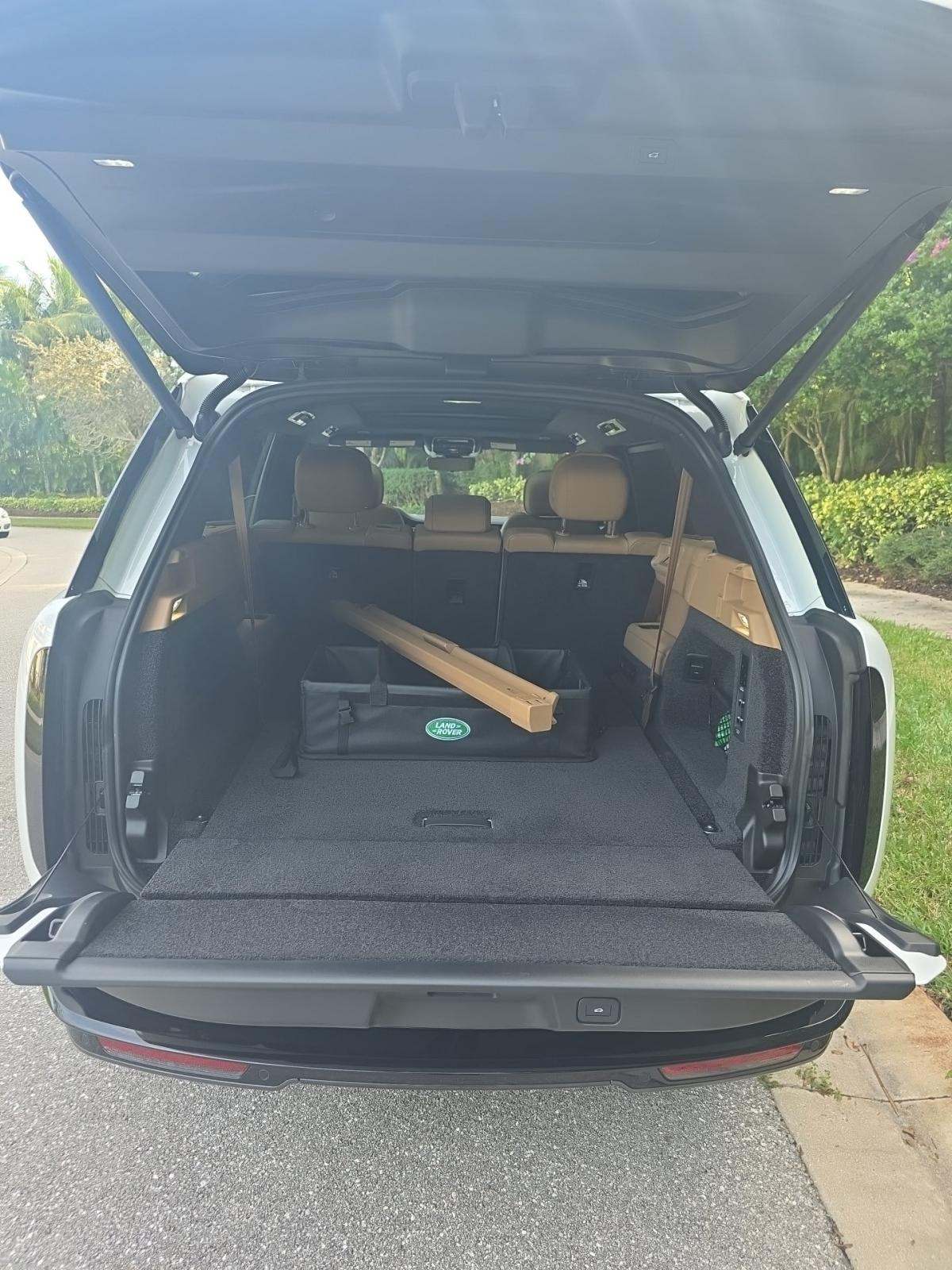 2025 Land Rover Range Rover SE LWB AWD