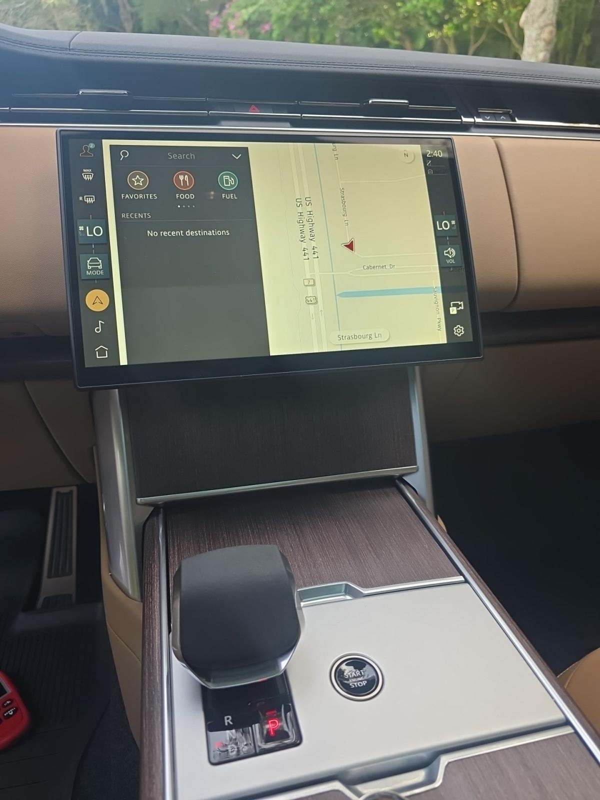 2025 Land Rover Range Rover SE LWB AWD