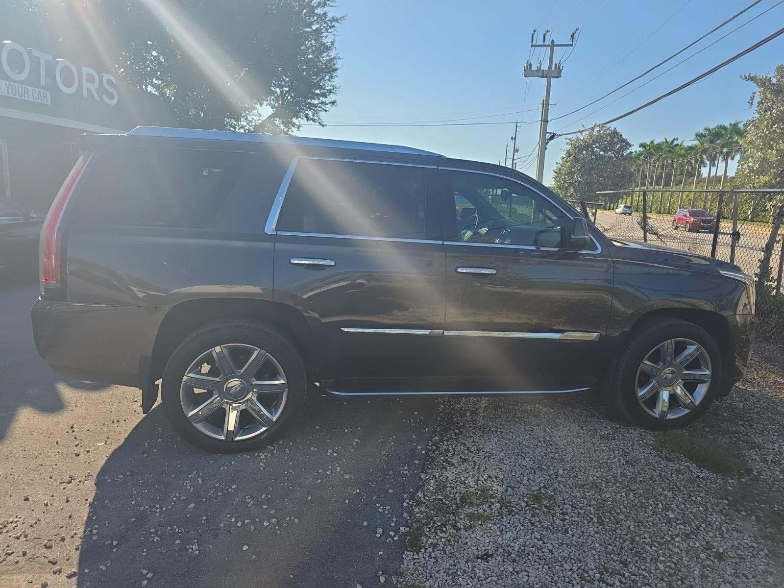 2016 Cadillac Escalade Luxury RWD