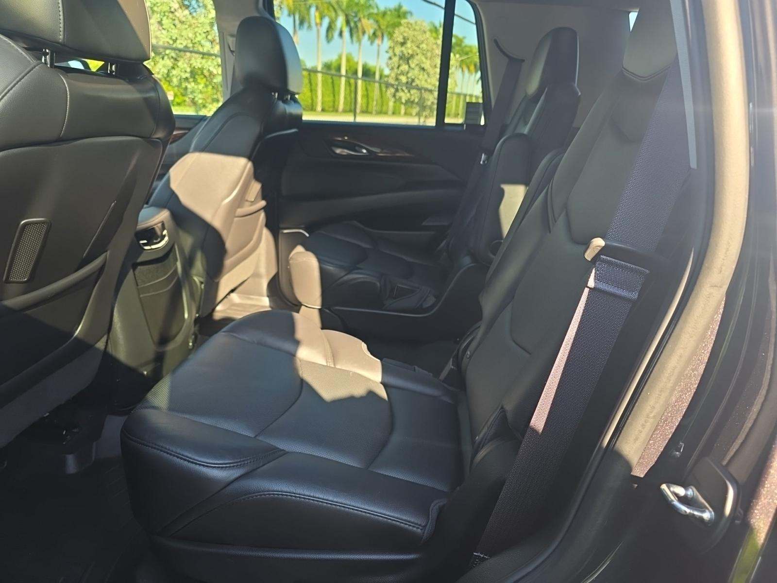 2016 Cadillac Escalade Luxury RWD