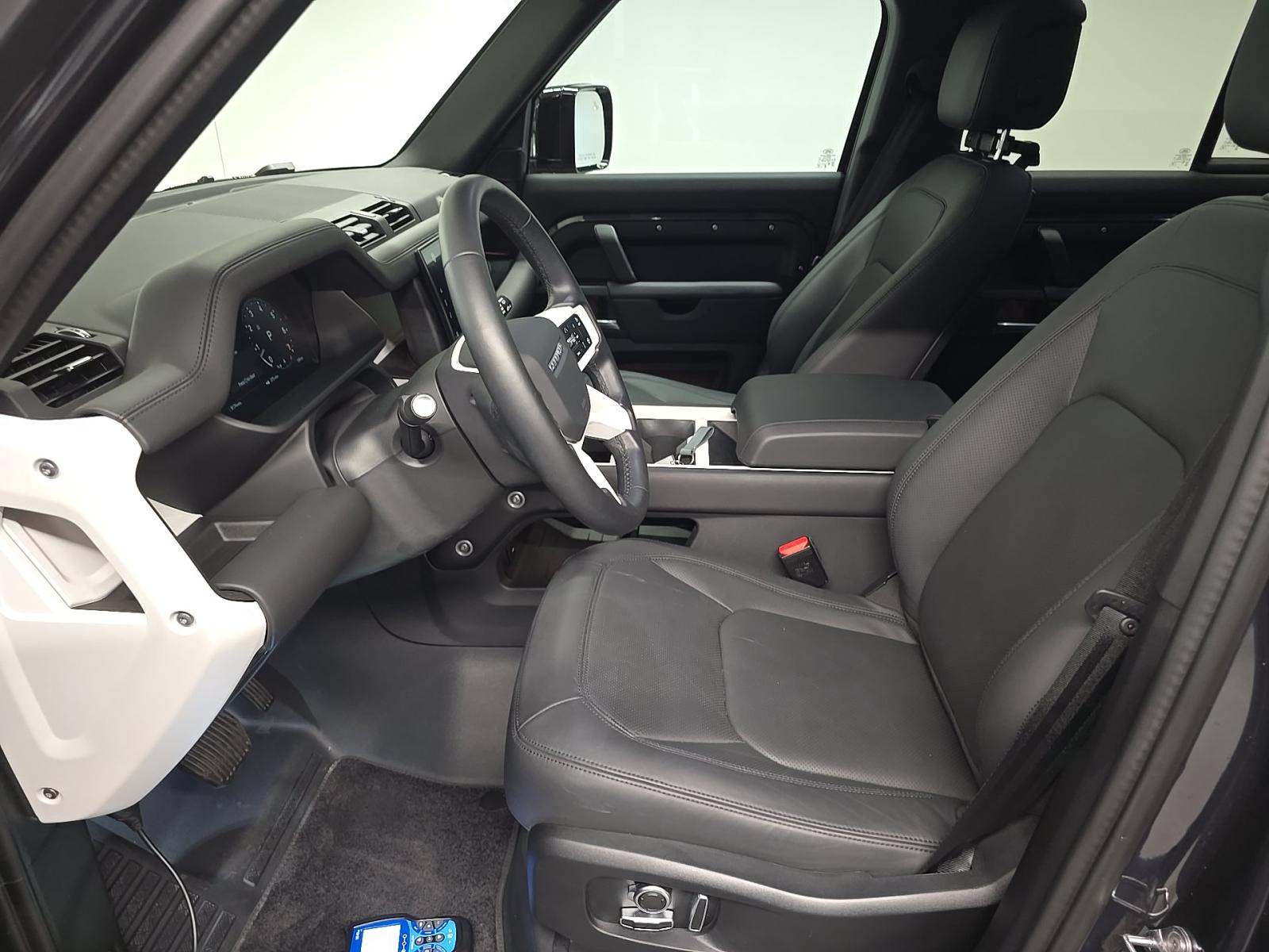 2025 Land Rover Defender 130 X-Dynamic SE AWD