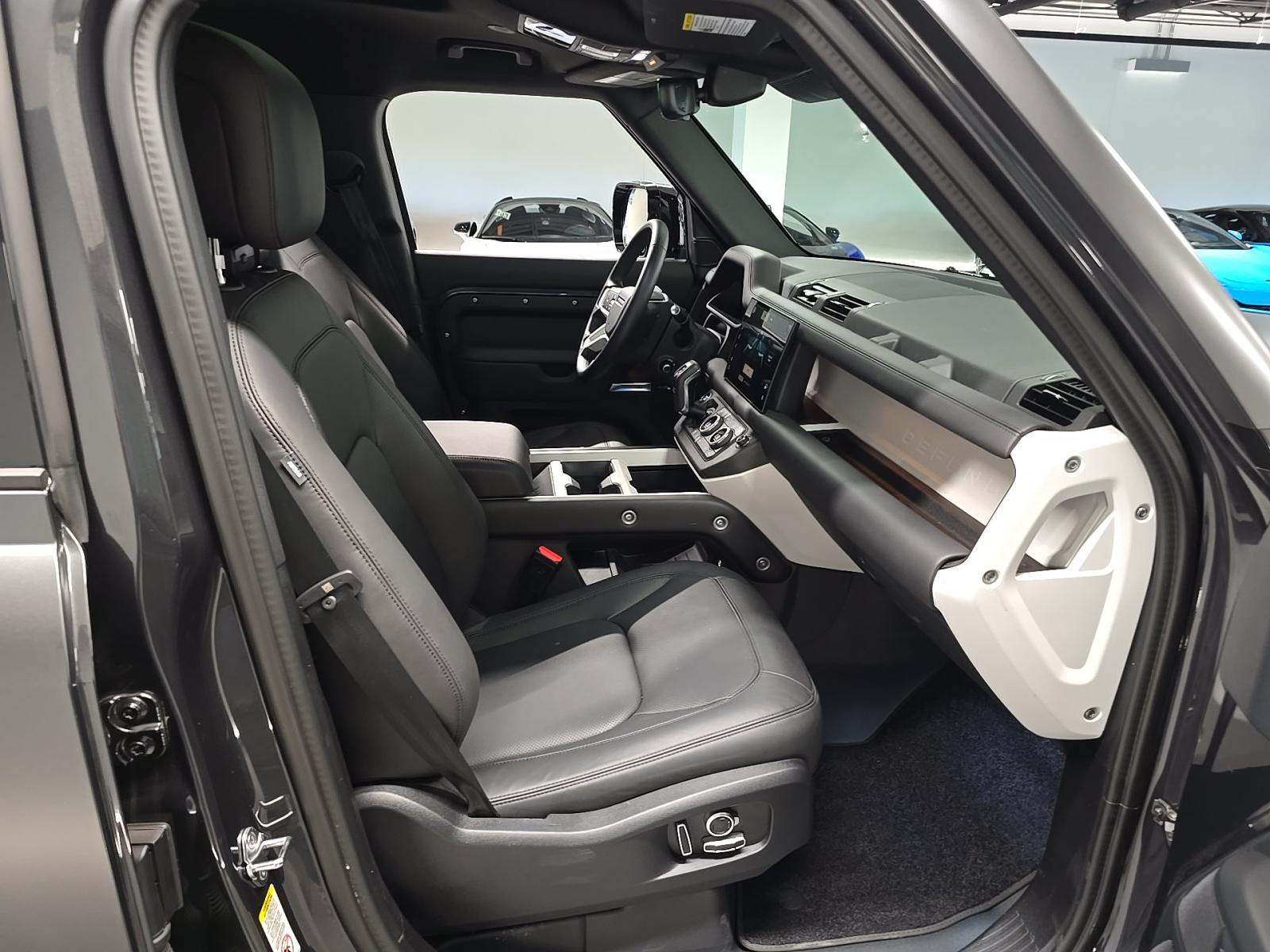 2025 Land Rover Defender 130 X-Dynamic SE AWD