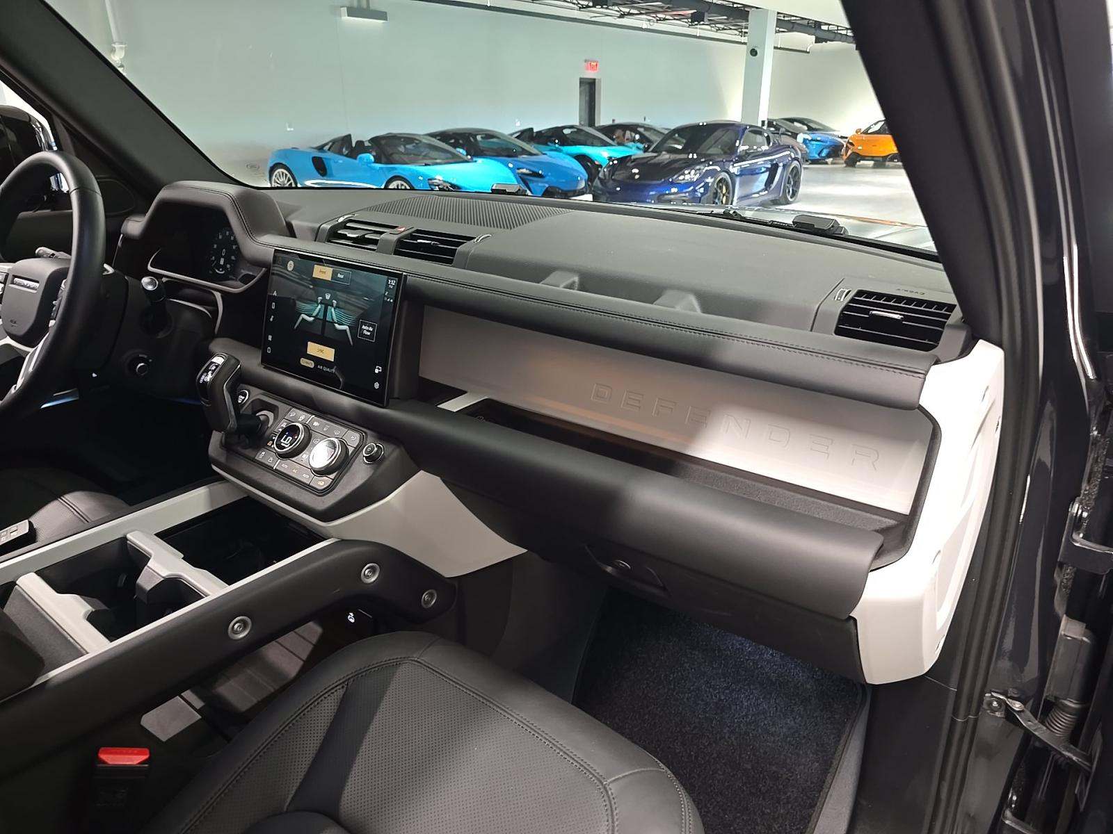 2025 Land Rover Defender 130 X-Dynamic SE AWD