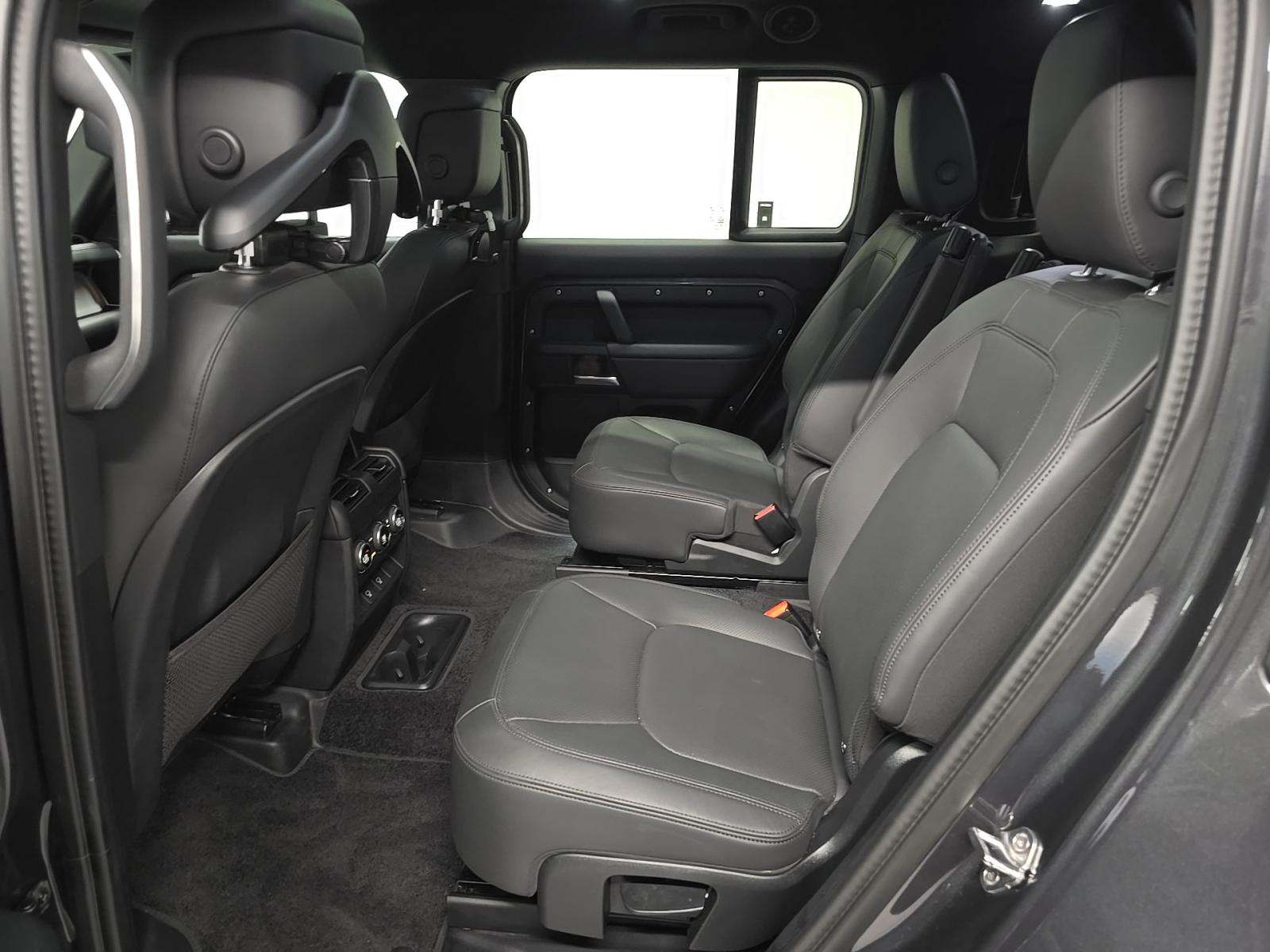 2025 Land Rover Defender 130 X-Dynamic SE AWD