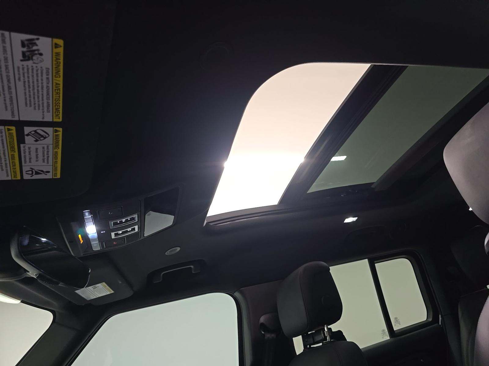 2025 Land Rover Defender 130 X-Dynamic SE AWD