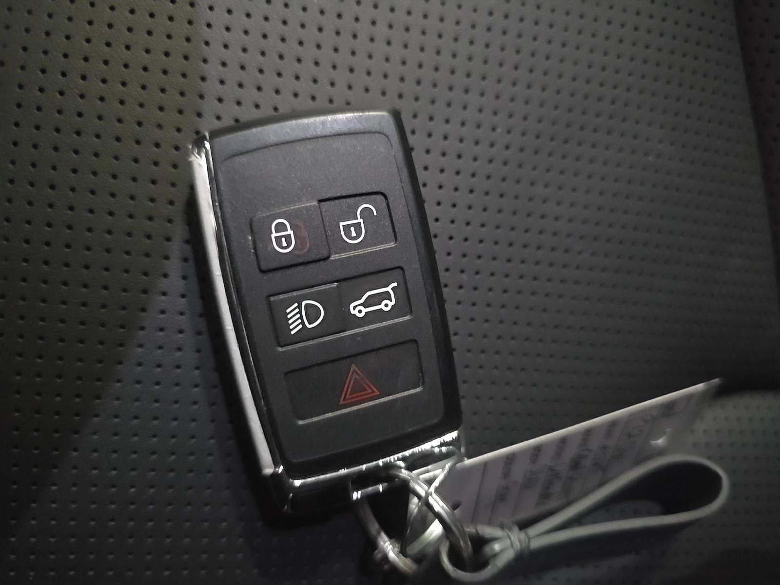 2025 Land Rover Defender 130 X-Dynamic SE AWD