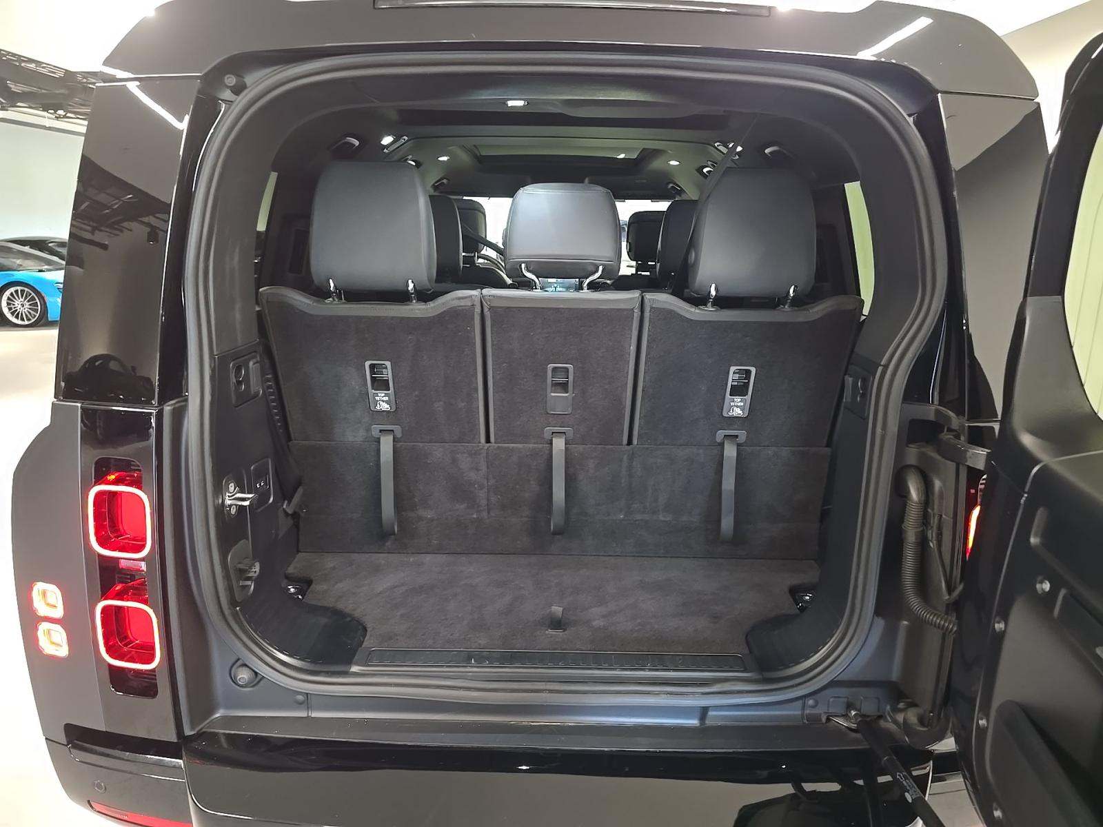 2025 Land Rover Defender 130 X-Dynamic SE AWD