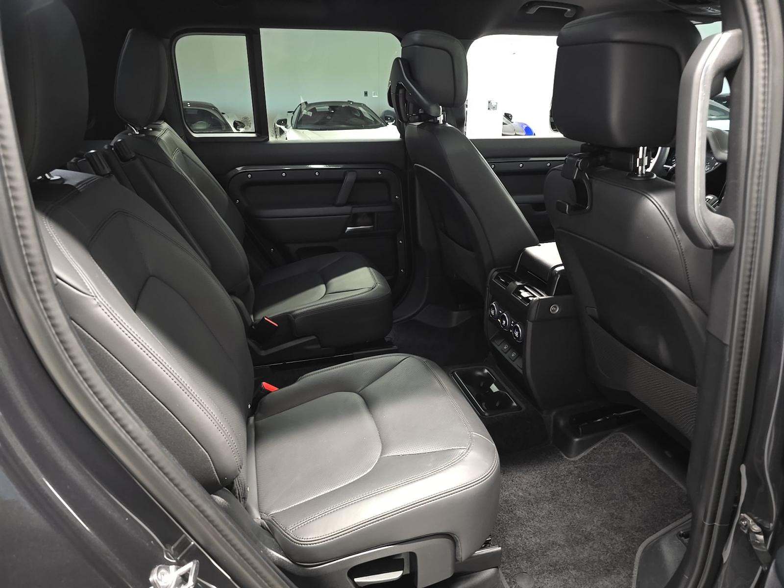 2025 Land Rover Defender 130 X-Dynamic SE AWD