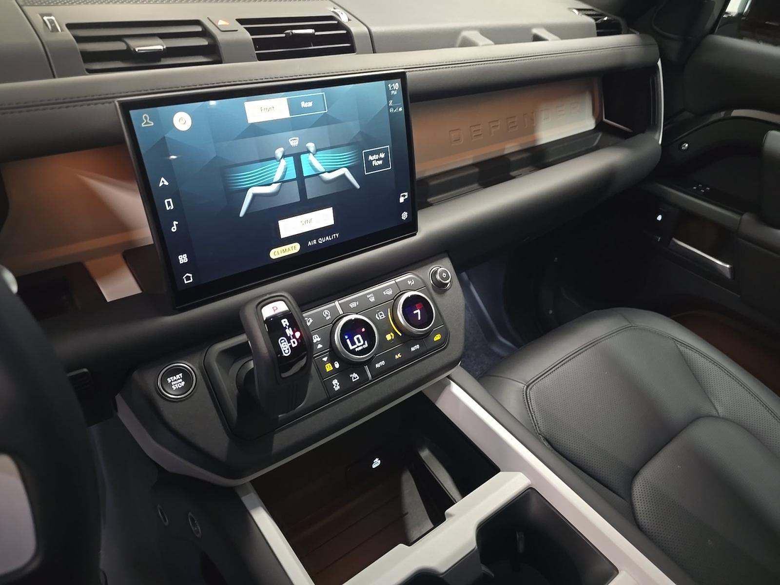 2025 Land Rover Defender 130 X-Dynamic SE AWD