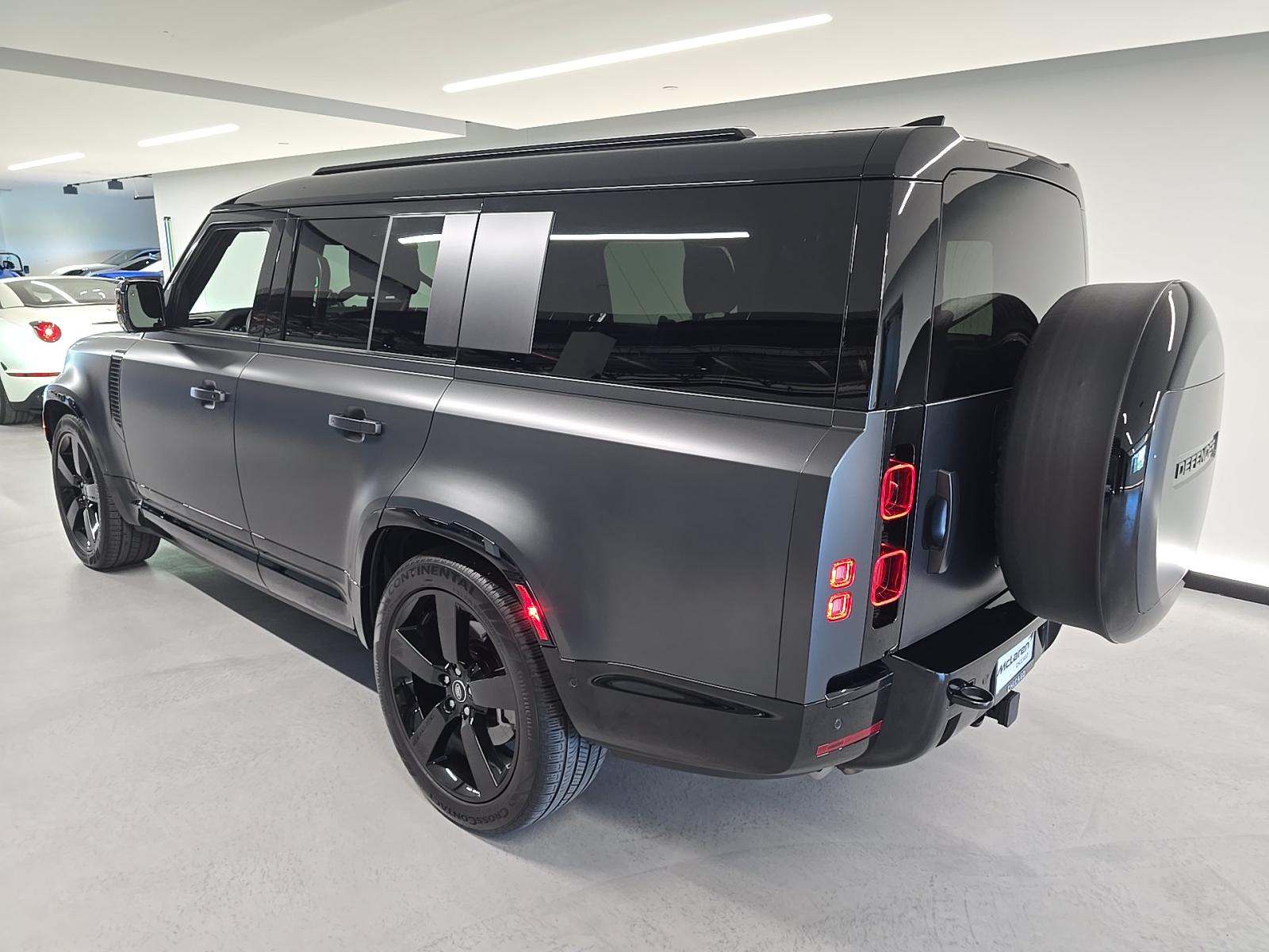 2025 Land Rover Defender 130 X-Dynamic SE AWD
