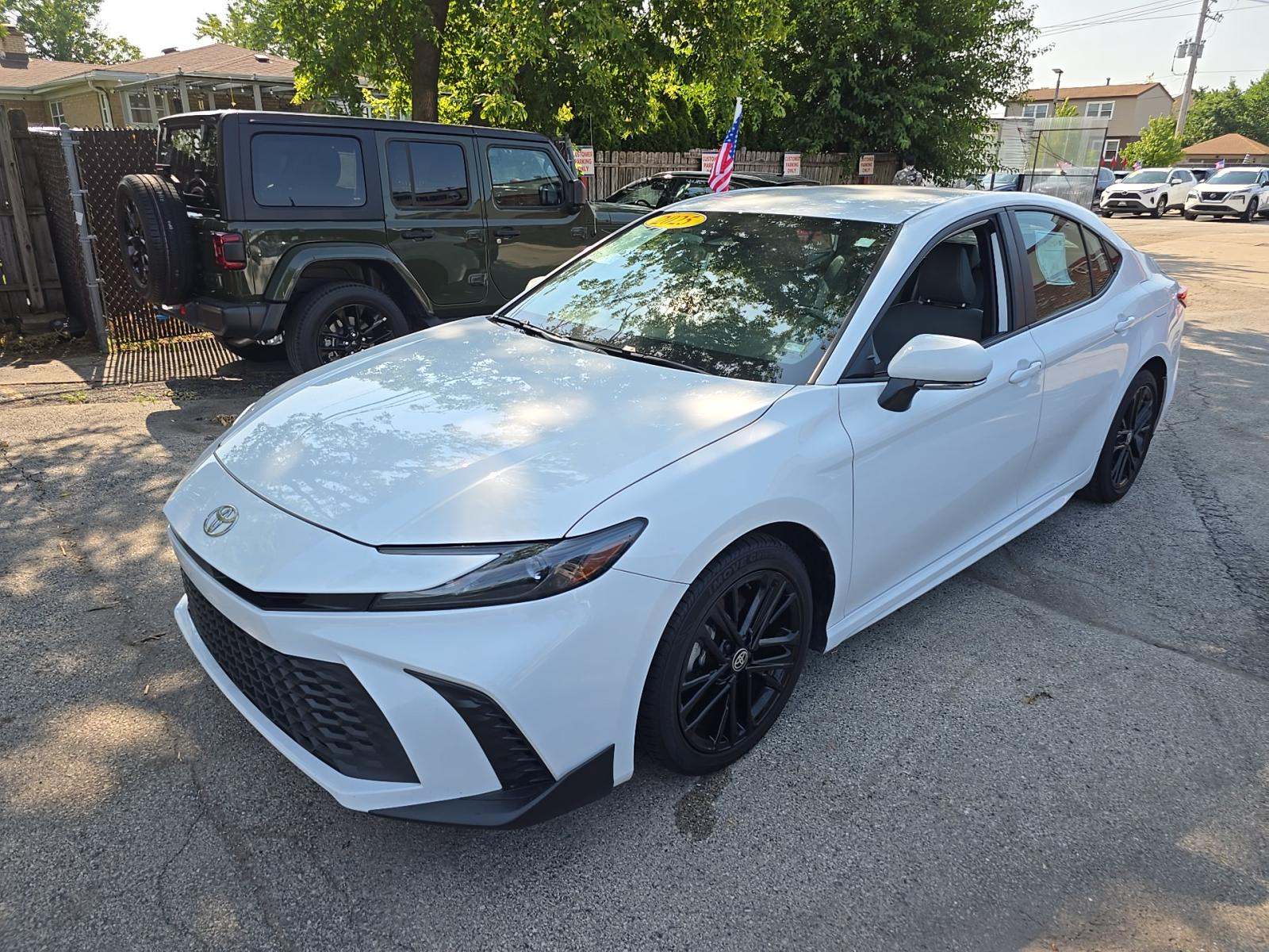 2025 Toyota Camry SE FWD