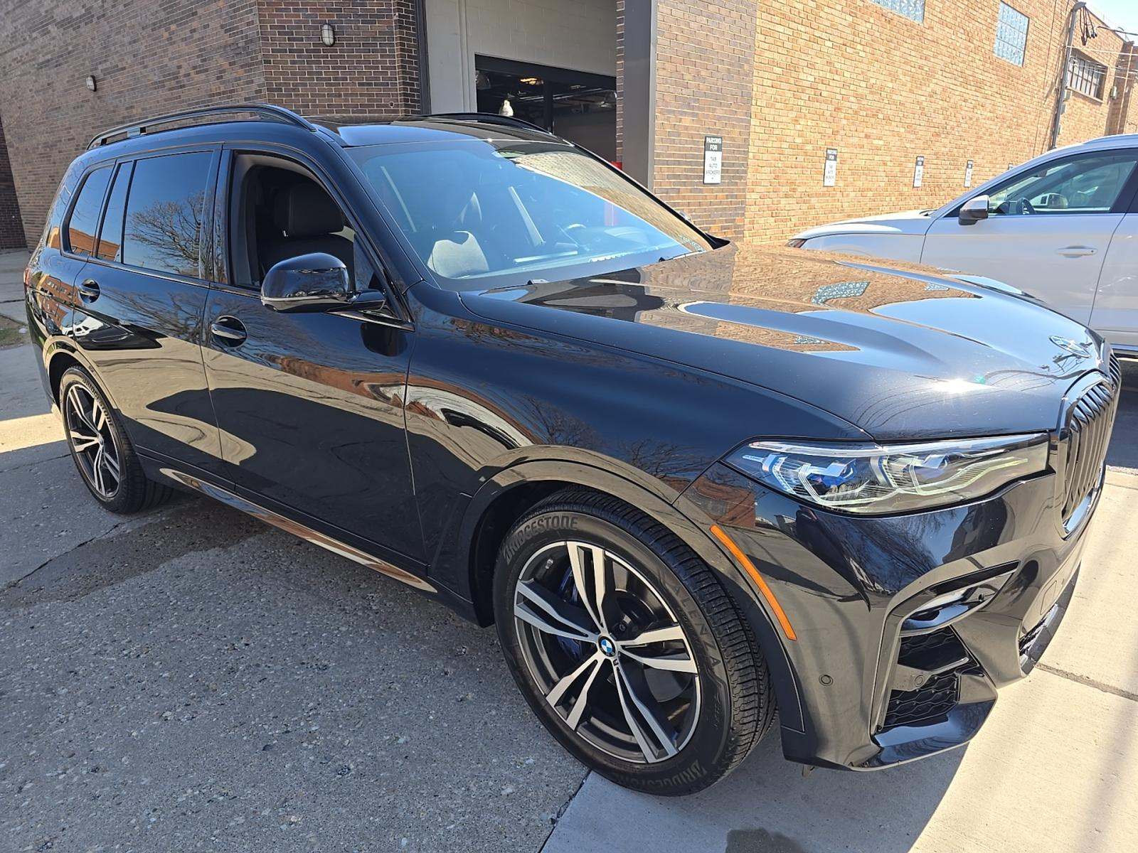 2022 BMW X7 M50i AWD