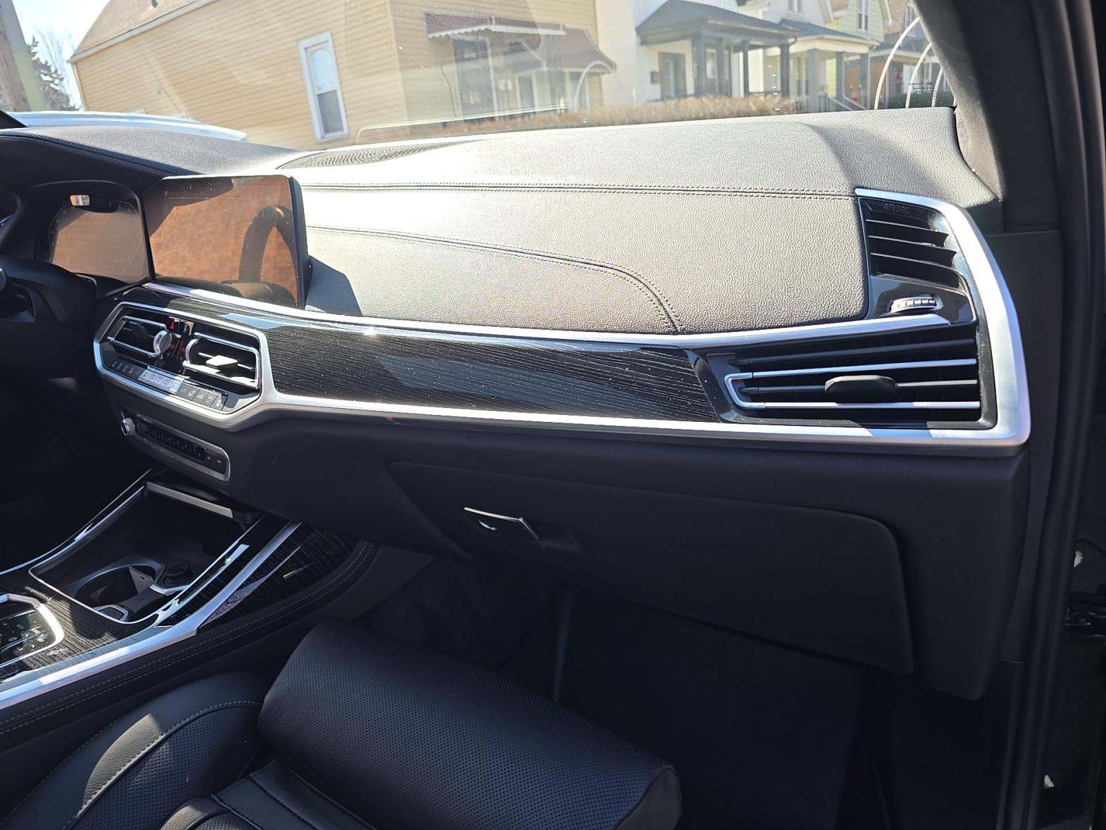 2022 BMW X7 M50i AWD