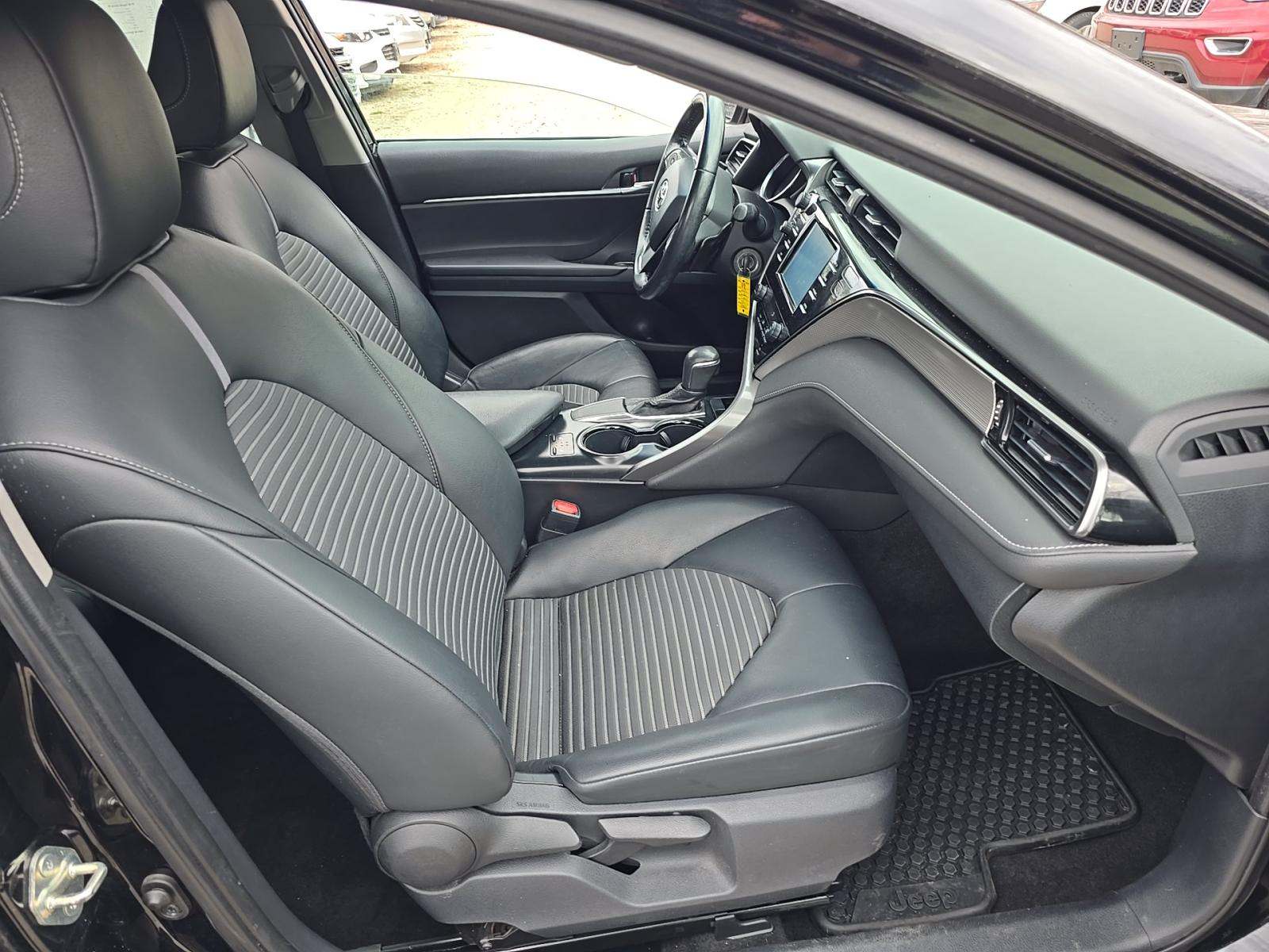 2019 Toyota Camry SE FWD